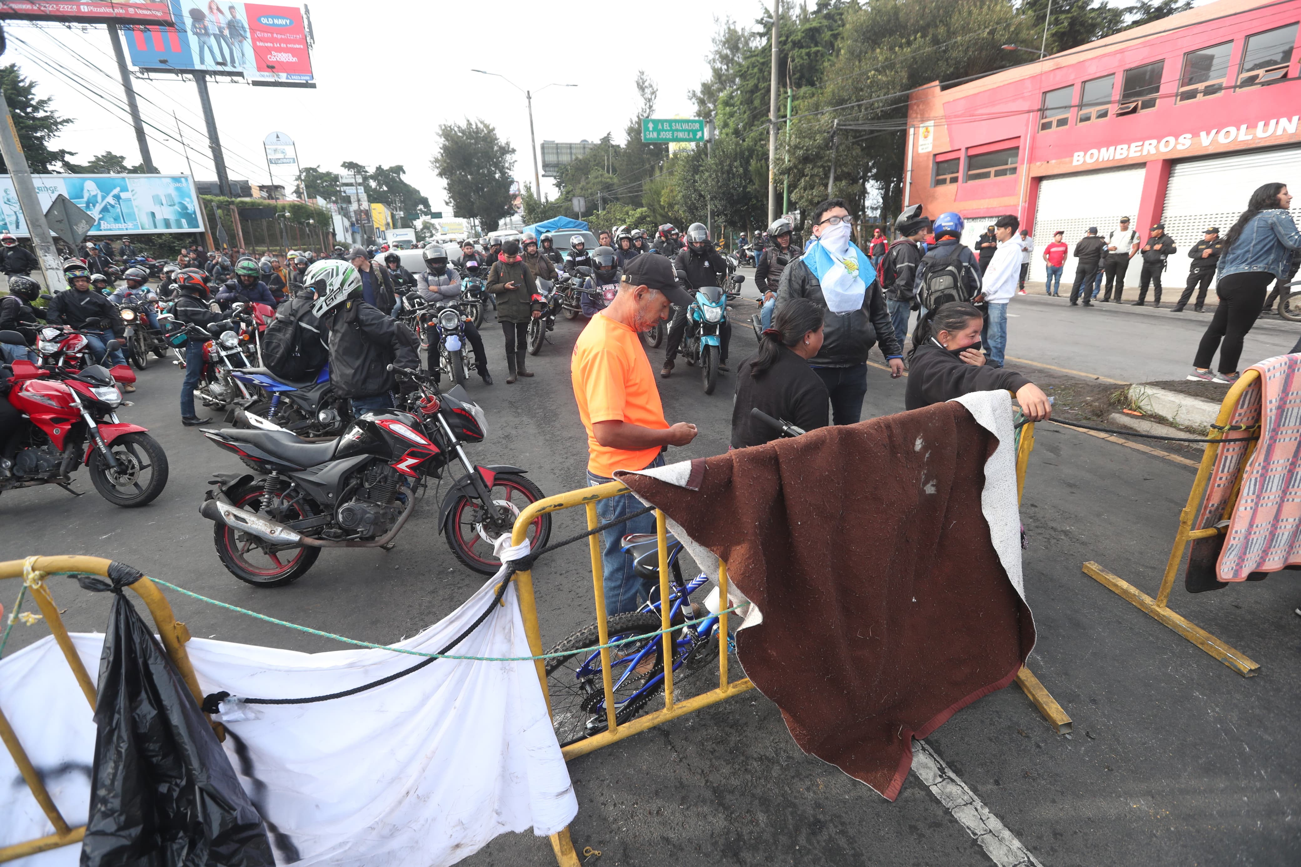 Fotos: Así transcurre el décimo día de bloqueos en el departamento de Guatemala este 11 de octubre de 2023'