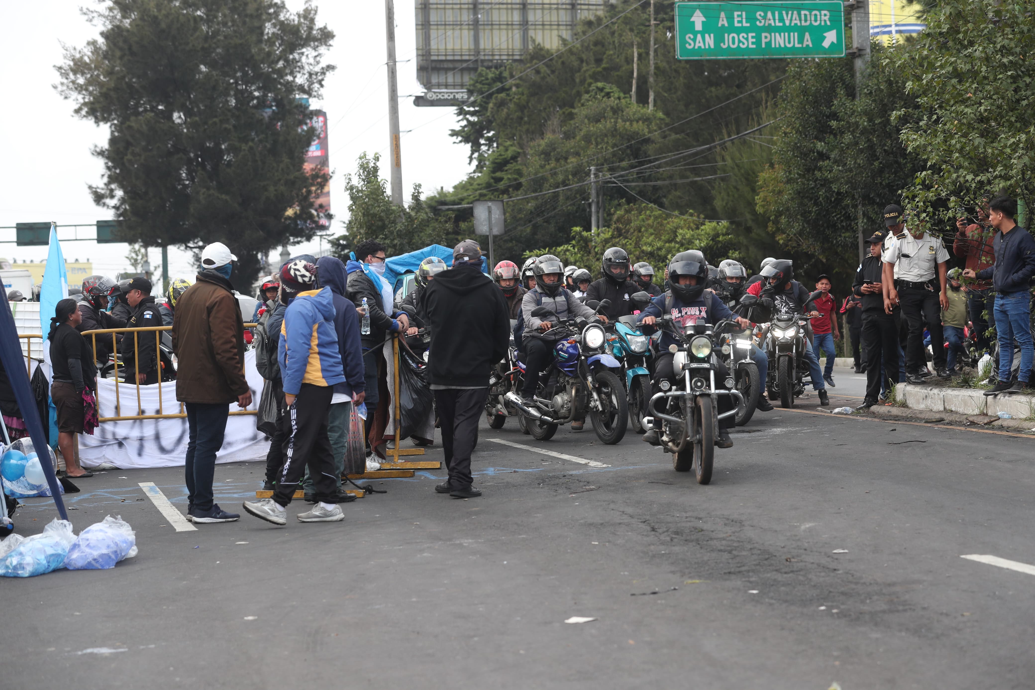 Fotos: Así transcurre el décimo día de bloqueos en el departamento de Guatemala este 11 de octubre de 2023'