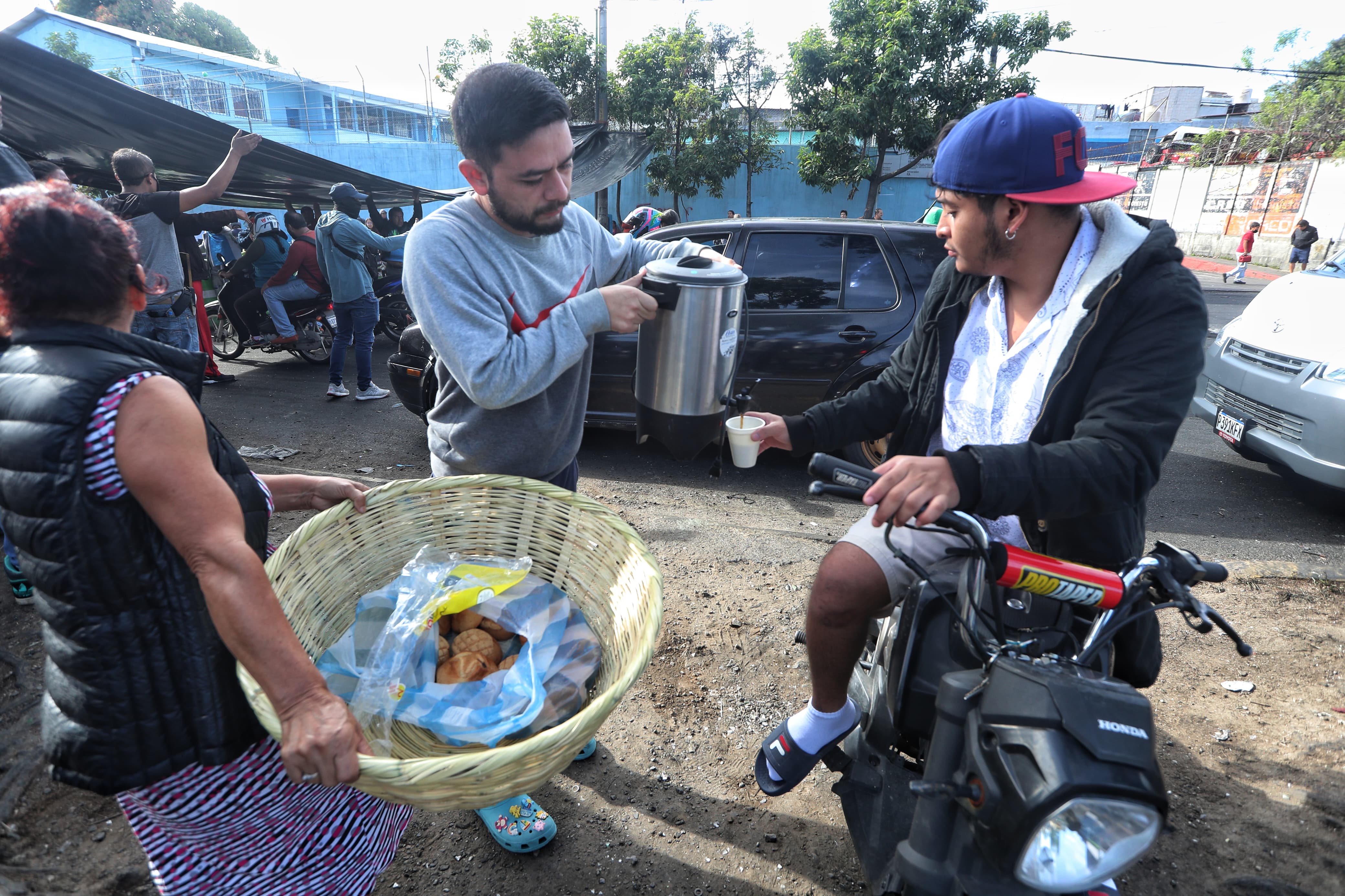 Fotos: Así transcurre el décimo día de bloqueos en el departamento de Guatemala este 11 de octubre de 2023'