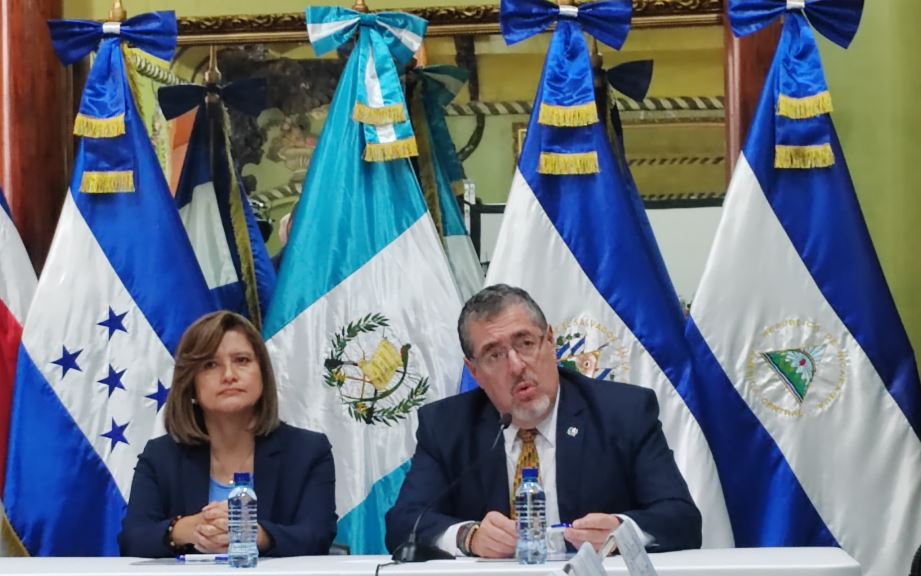 La vicepresidenta electa, Karin Herrera y Bernardo Arévalo, presidente electo de Guatemala. (Foto Prensa Libre: Roberto López)