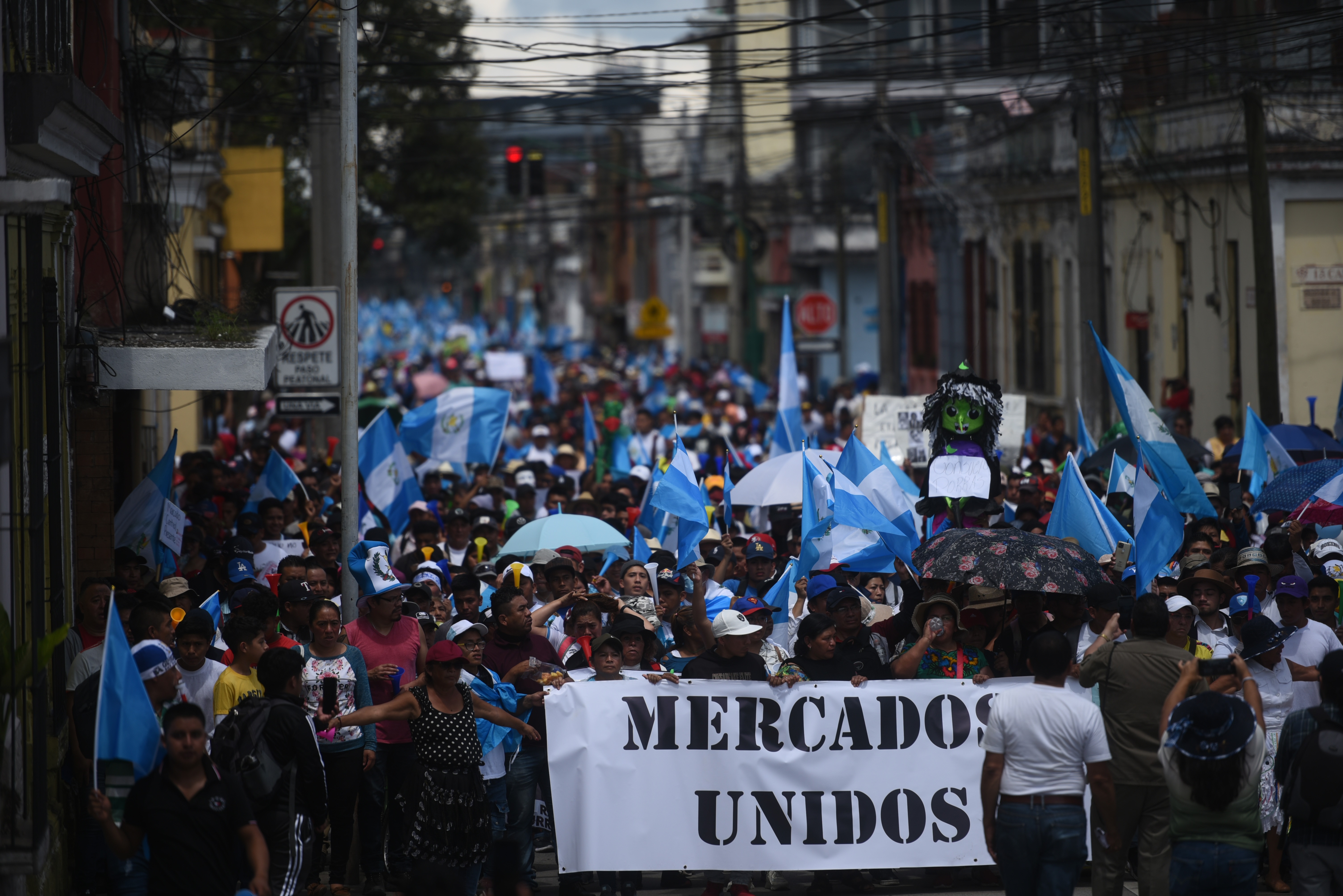 Guatemala vive una inédita jornada de paros, a la espera de la renuncia de la fiscal general Consuelo Porras. (Foto Prensa Libre: EFE)