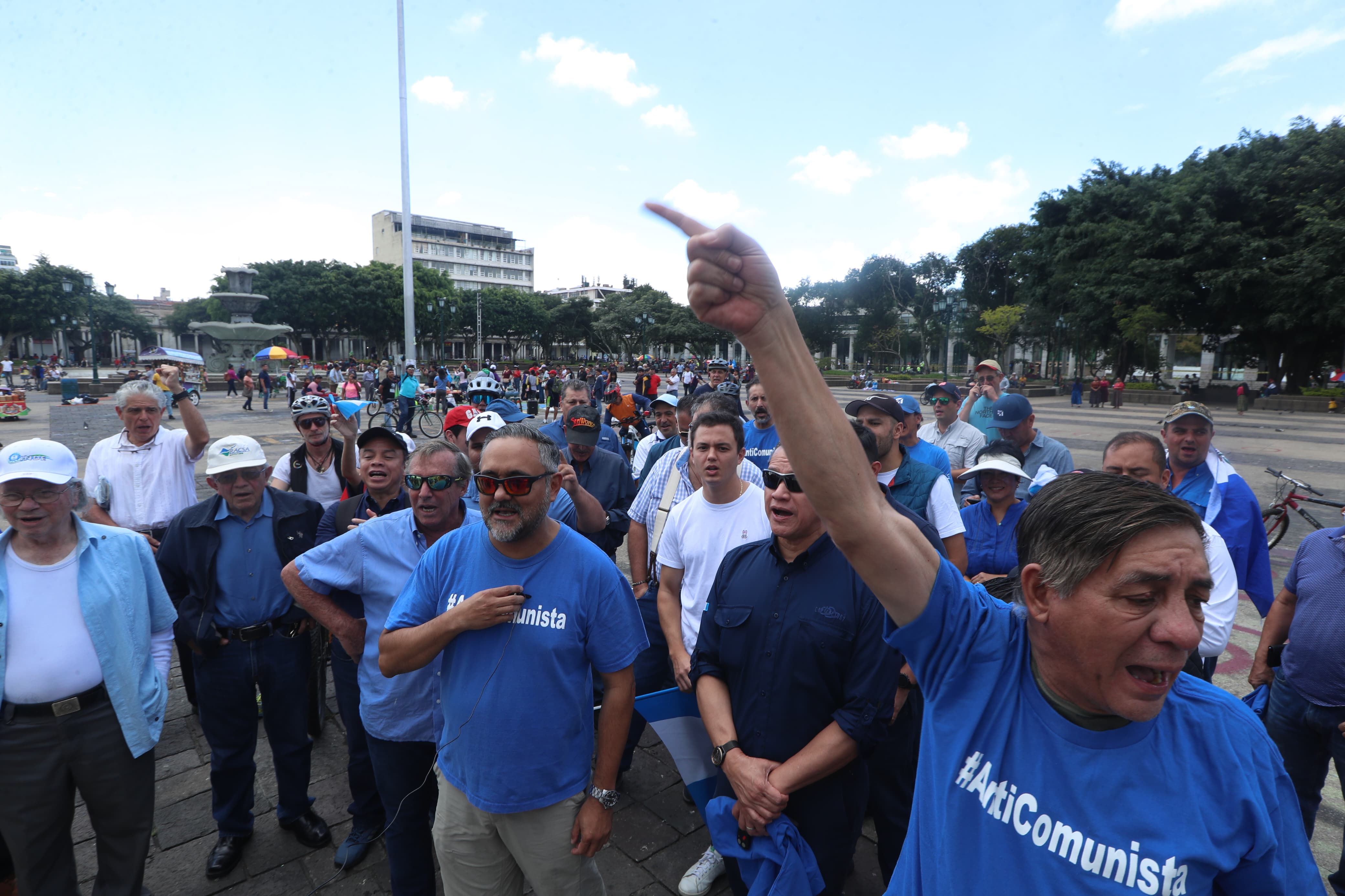 Grupo de empresarios y comerciantes llaman a manifestación en contra de bloqueos.   (Foto Prensa Libre: Esbin García)