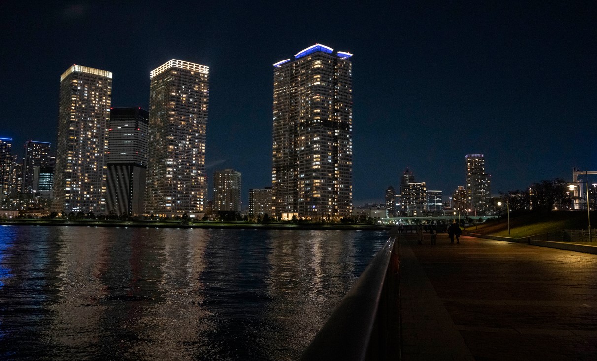 El Park Tower Harumi, un complejo de apartamentos de lujo en Tokio que ha atraído a compradores de China continental. (Hiroko Masuike/The New York Times)