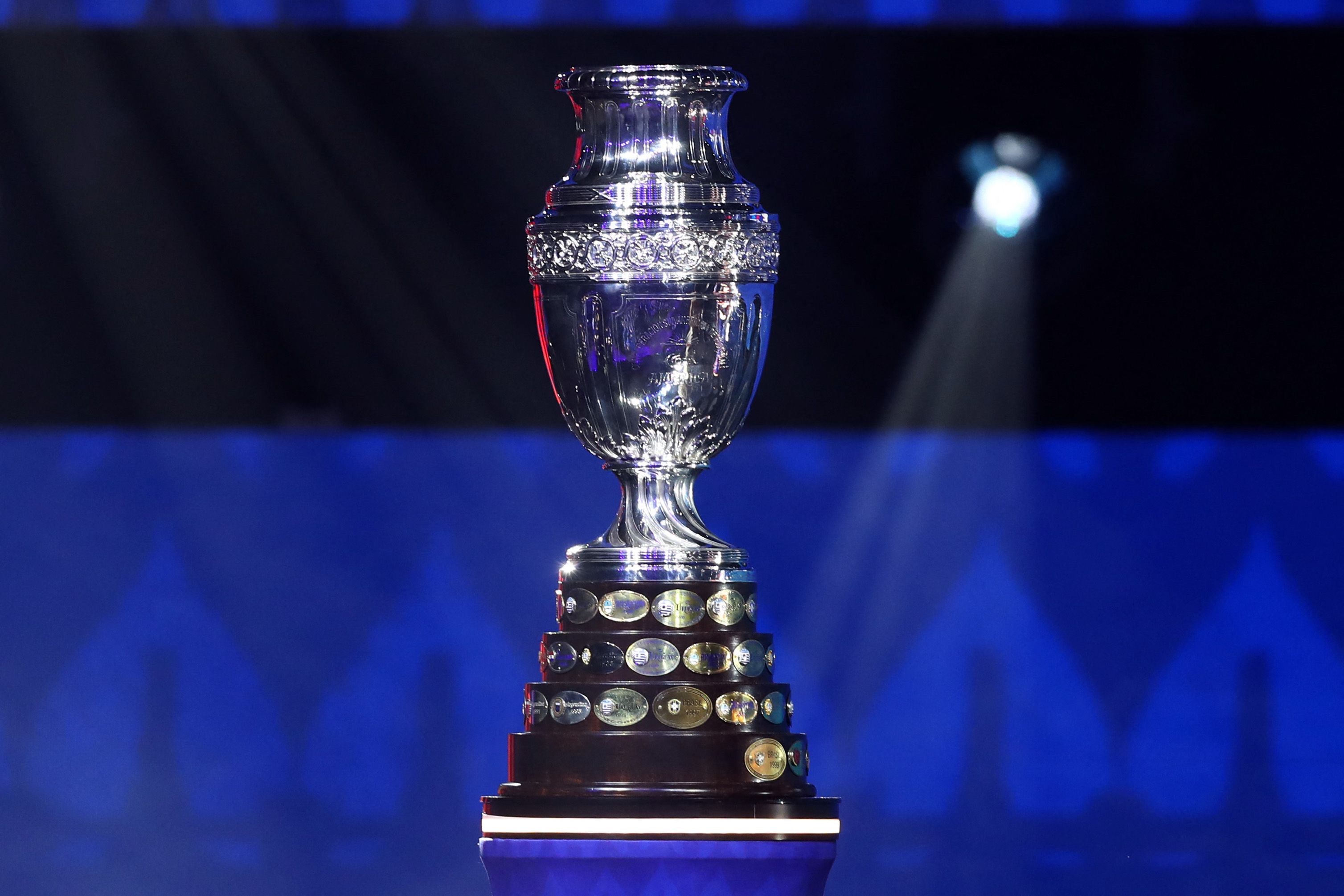 El trofeo de la Copa América que será entregado al campeón de la final del 14 de julio.