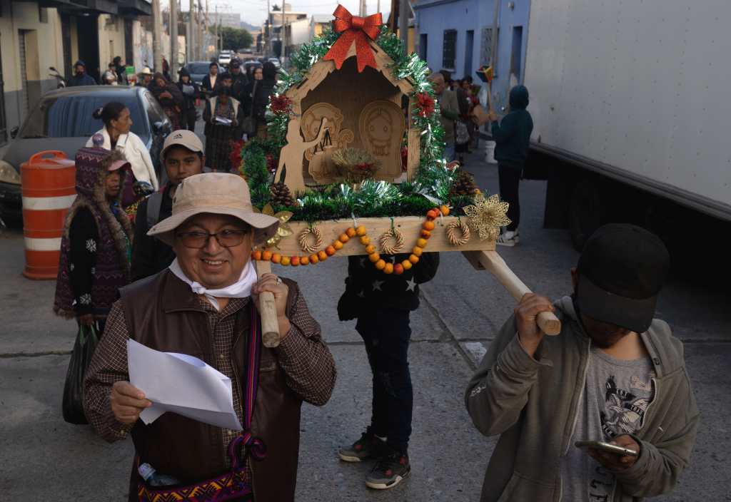 posadas navideñas que recorren distintos barrios de Guatemala