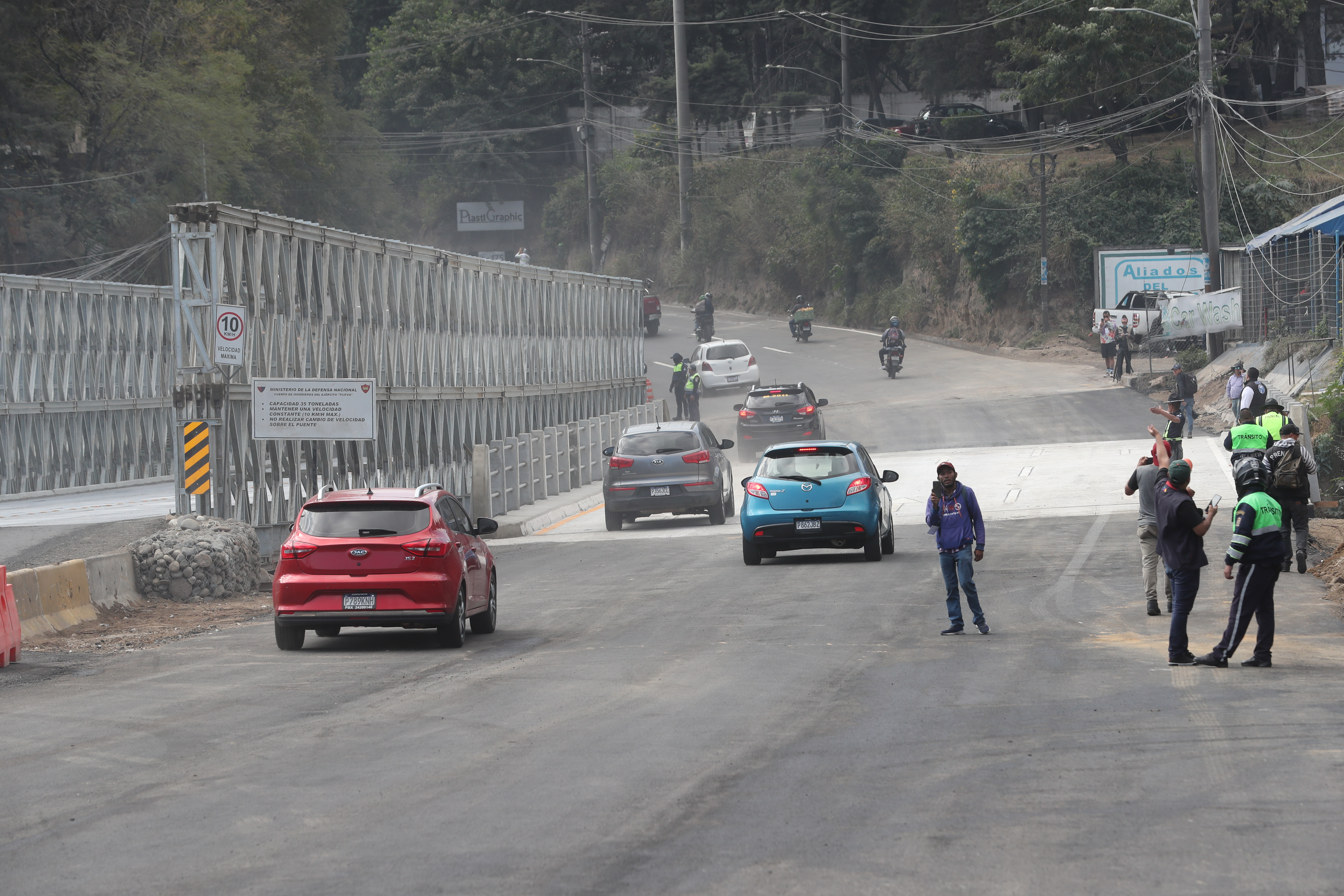 Hundimiento en Villa Nueva: Covial habilita puente sobre km 17.5 de la ruta al Pacfico despus de 4 meses

Foto Prensa libre. Erick Avila:  16/12/2023