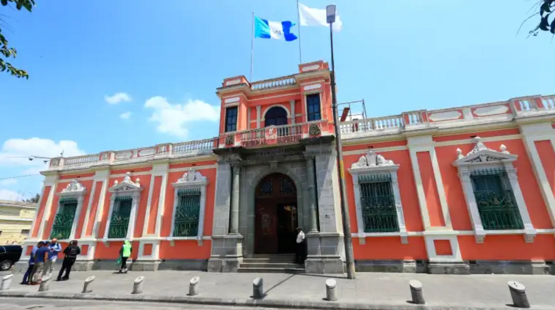 El juez Fredy Orellana le ordenó al TSE que suspenda la personalidad jurídica del partido Movimiento Semilla, del presidente electo Bernardo Arévalo. (Foto: Hemeroteca PL)