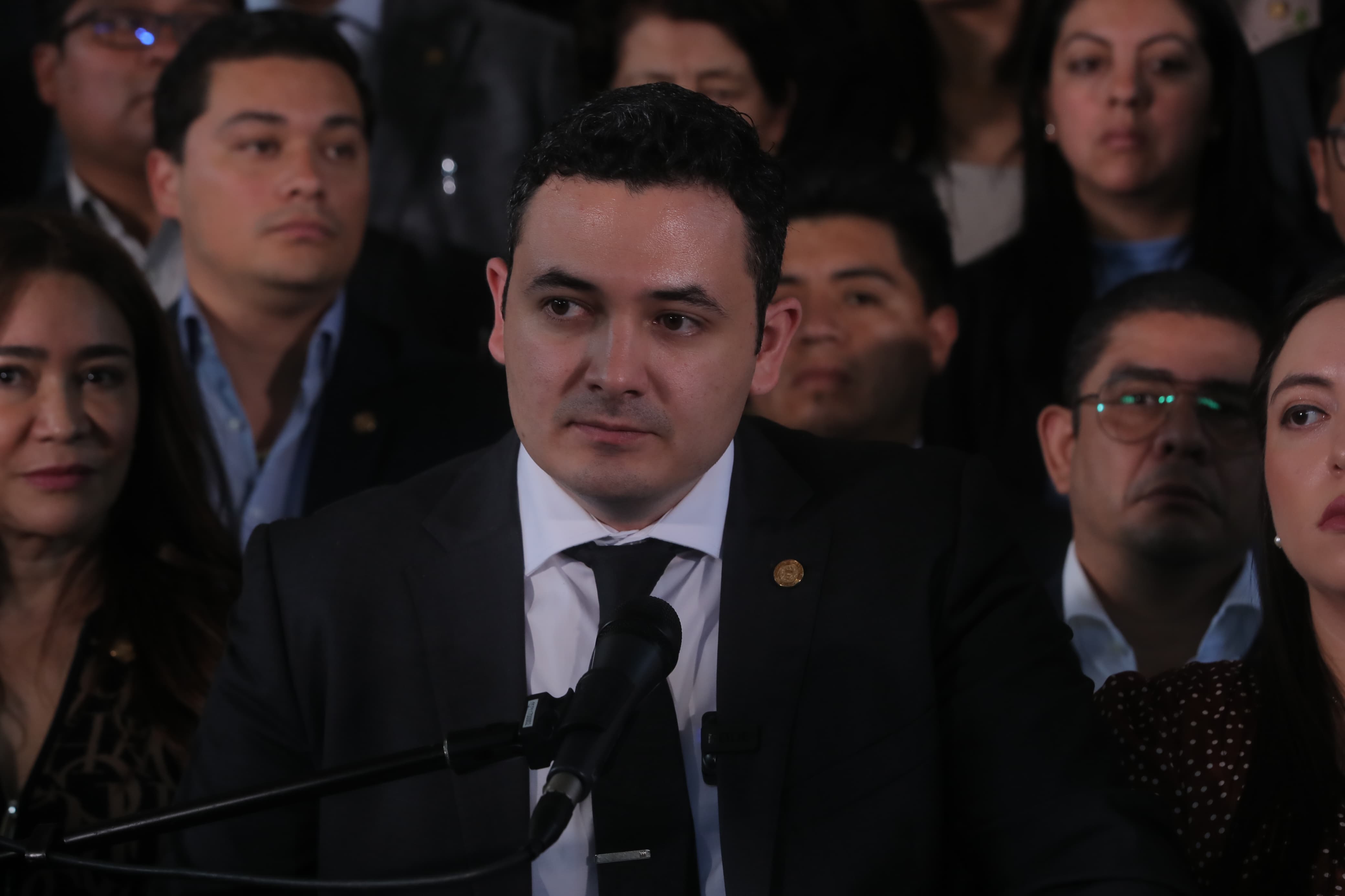 Samuel Pérez, diputado electo por Movimiento Semilla, ocupó la presidencia del Congreso por tres días, pero tuvo que ceder el cargo por los problemas legales de la agrupación. Fotografía: Prensa Libre. 