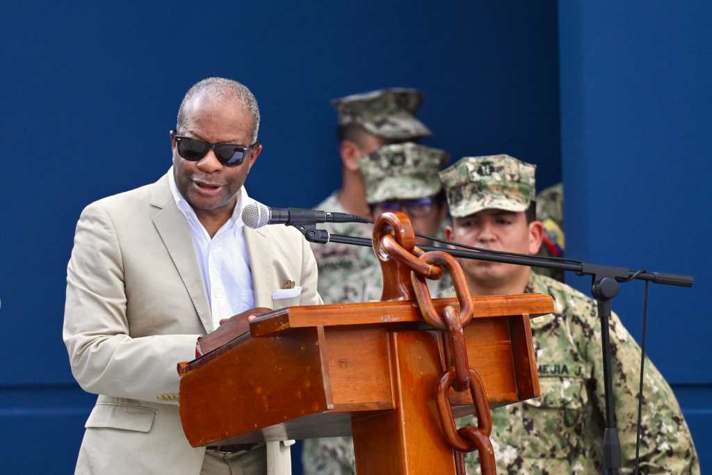 Todd Robinson visita Guatemala 