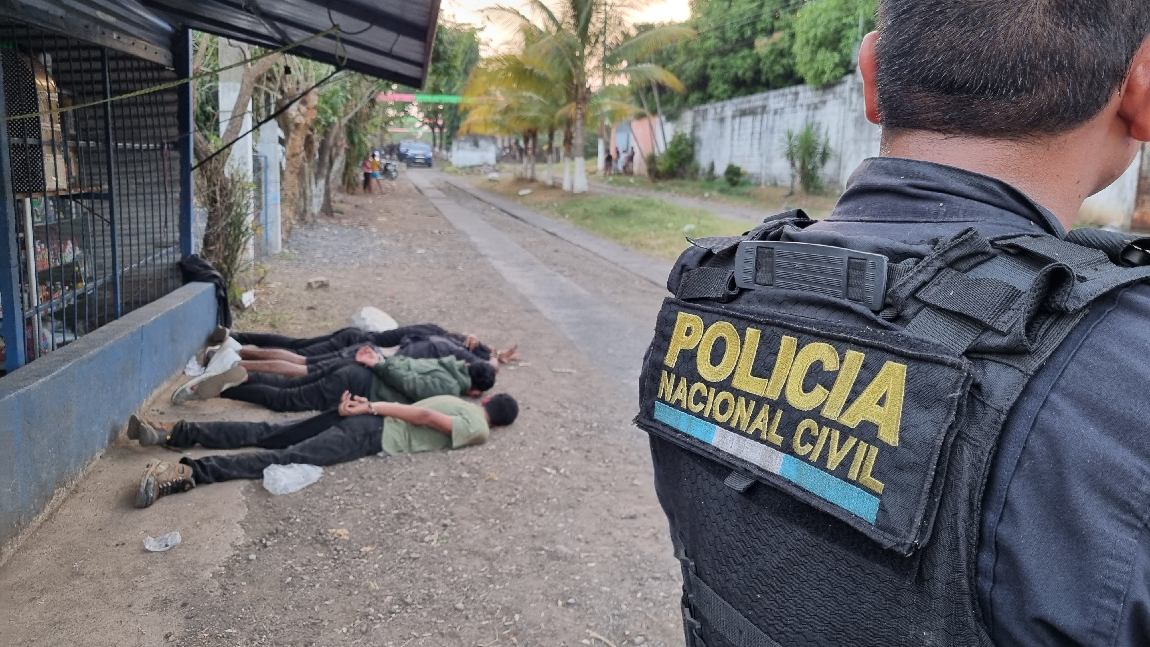 La Policía Nacional Civil ha reportado este 2024 la captura de sujetos a quienes señalan de robar furgones en rutas de Escuintla y Santa Rosa. (Foto Prensa Libre: PNC).