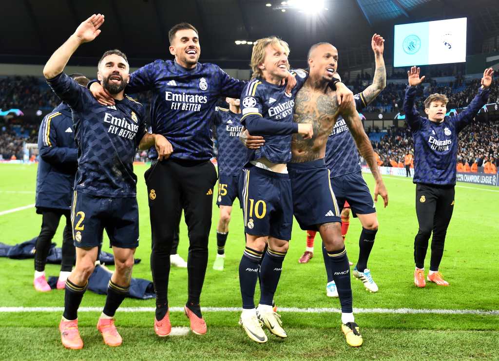 Los jugadores del Real Madrid celebran después de ganar al Manchester City en abril de 2024.