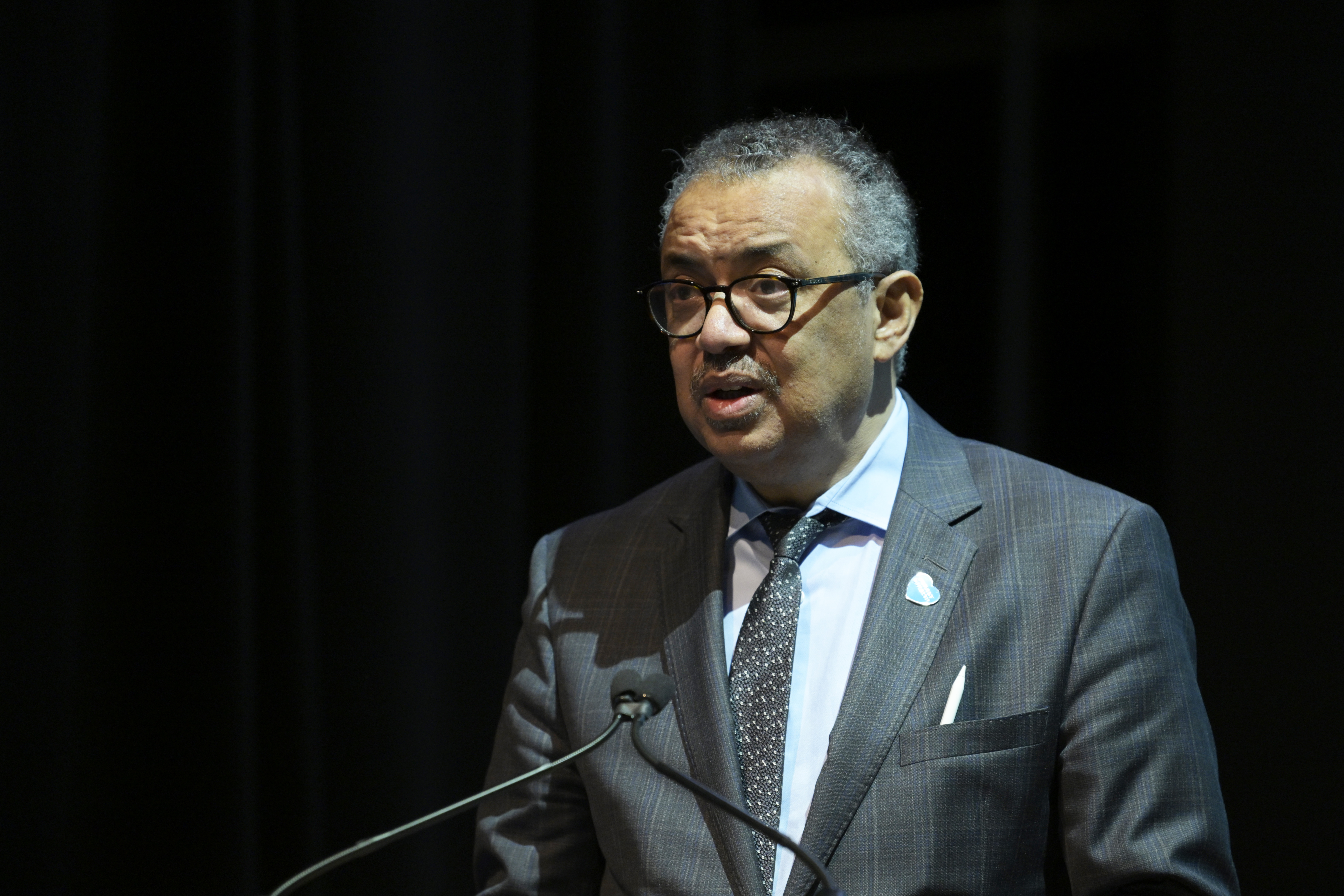 El director general de la Organización Mundial de la Salud (OMS), Tedros Adhanom Ghebreyesus, declara emergencia sanitaria de alcance internacional por aumento de casos de mpox en África. (Foto Prensa Libre: EFE/ Lenin Nolly).