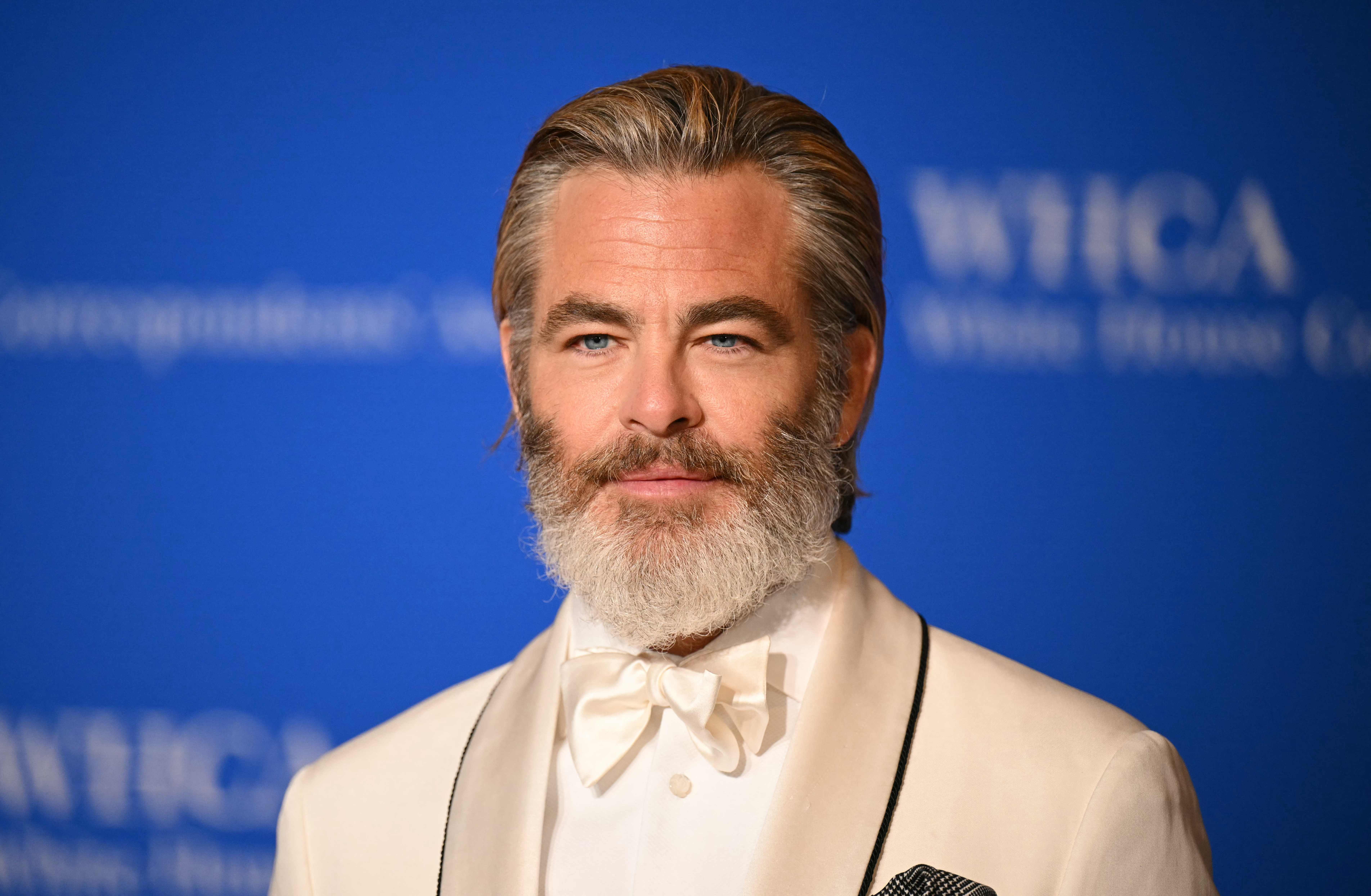 Chris Pine comparte cómo el acné afectó su carrera y lo hizo perder un papel televisivo clave