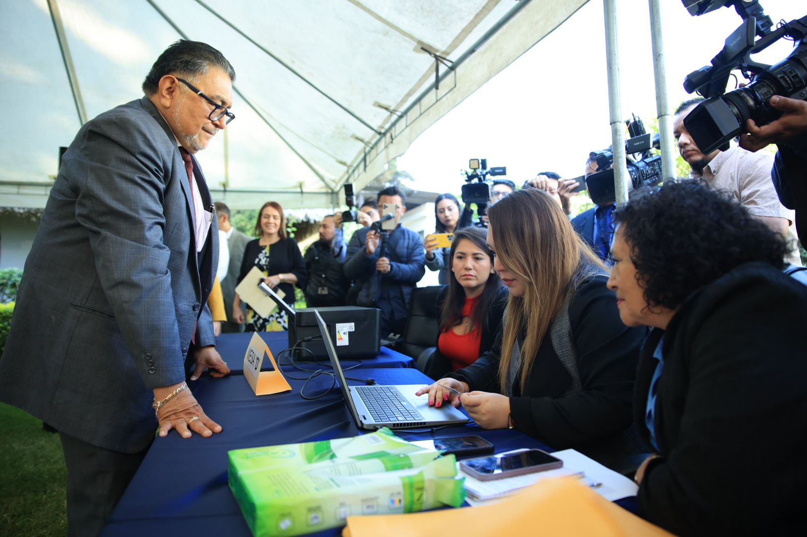 El ministro de Agricultura Maynor Estrada, explicó el proceso de verificación de personal. (Foto, Prensa Libre: Maga).