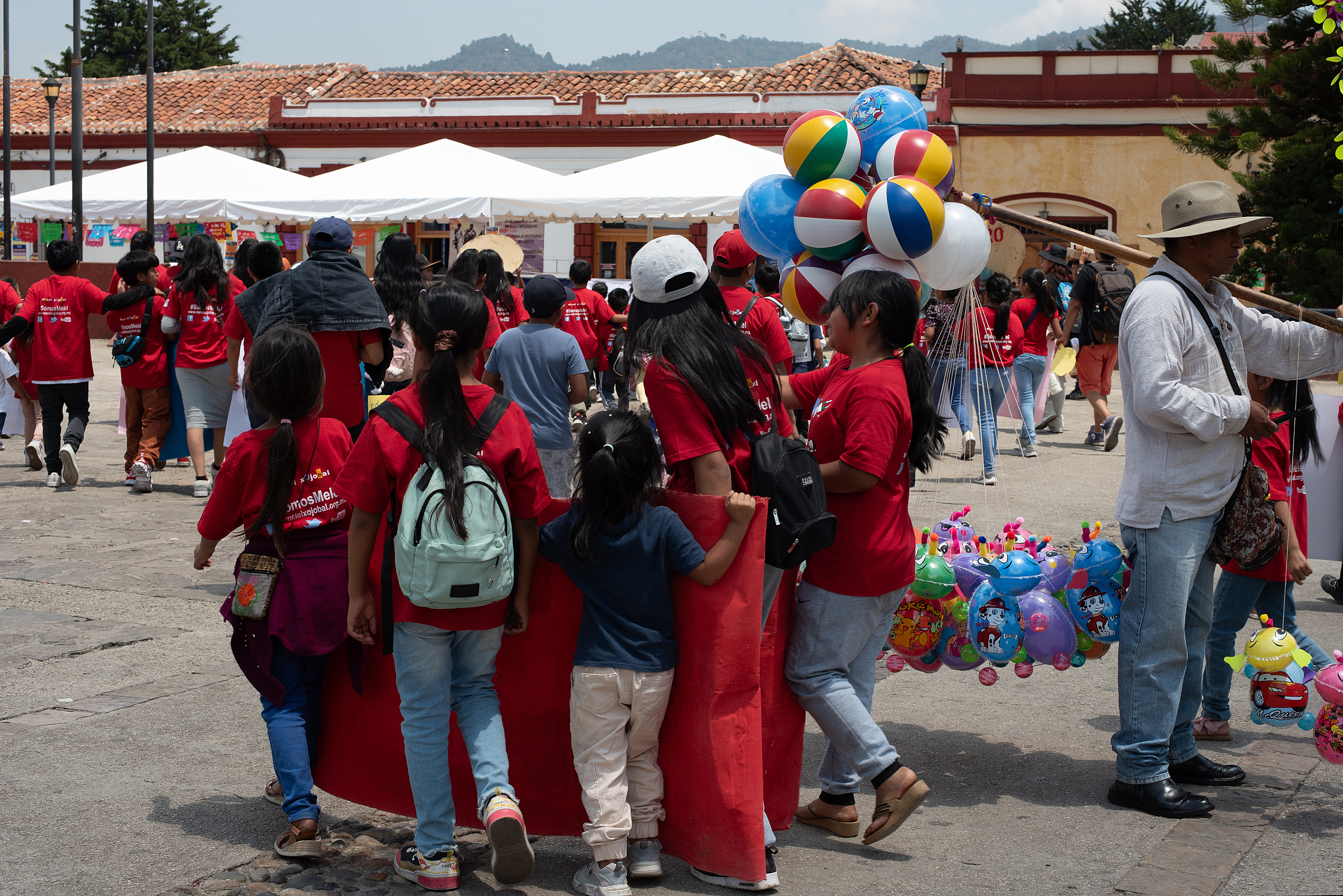 Una decena de menores marchan contra la violencia y por el trabajo digno en sur de MÃ©xico