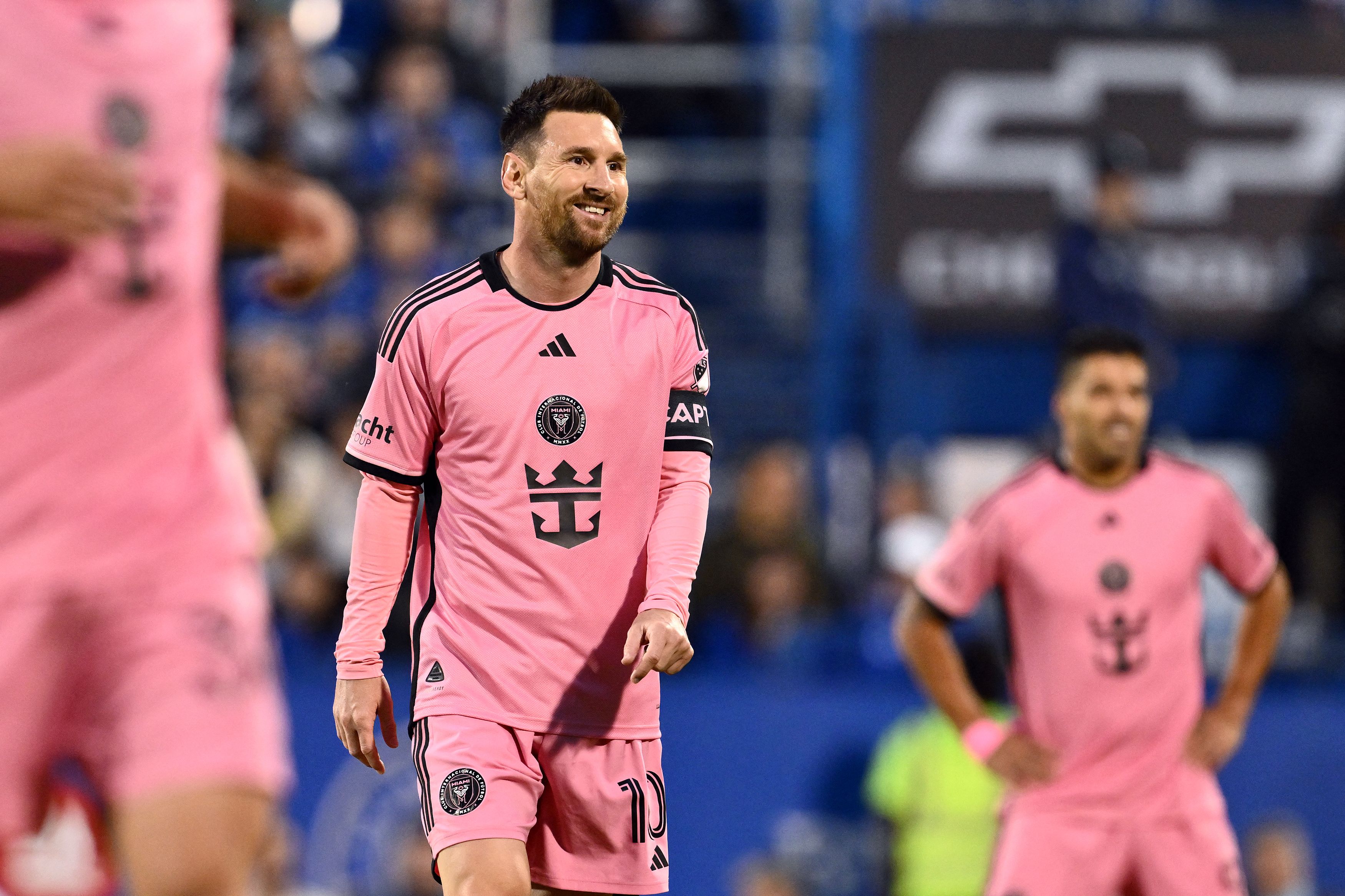 El jugador del Inter Mimai, Lionel Messi, durante la primera mitad del partido contra el CF Montréal en el estadio Saputo.  (Foto Prensa Libre: AFP)