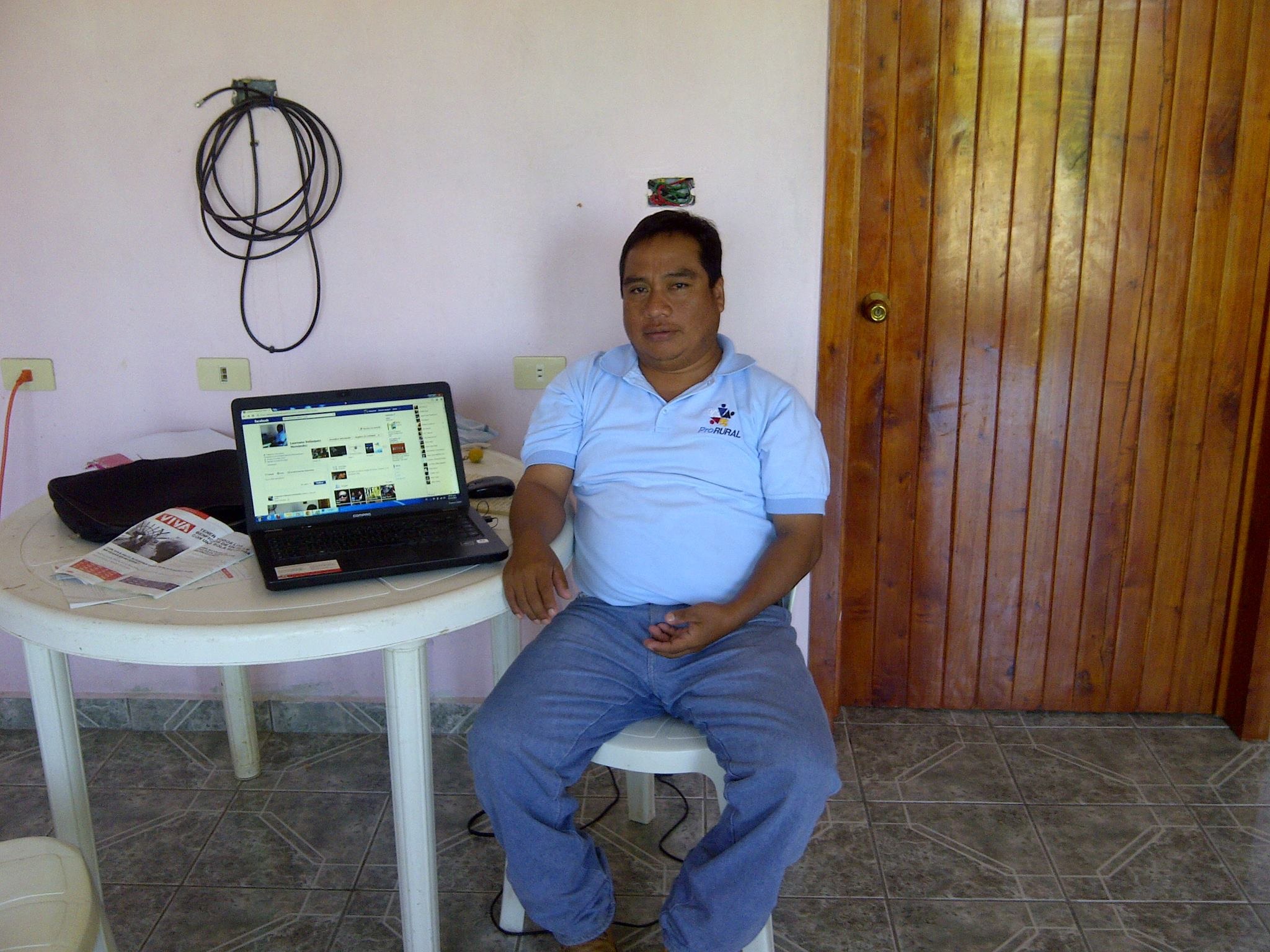 El guardarrecursos del Inab, Laureano Velásquez, murió "de un golpe de calor", mientras monitoreaba y combatía un incendio forestal en un sititio arqueológico en Petén. (Foto Prensa Libre: Facebook). 