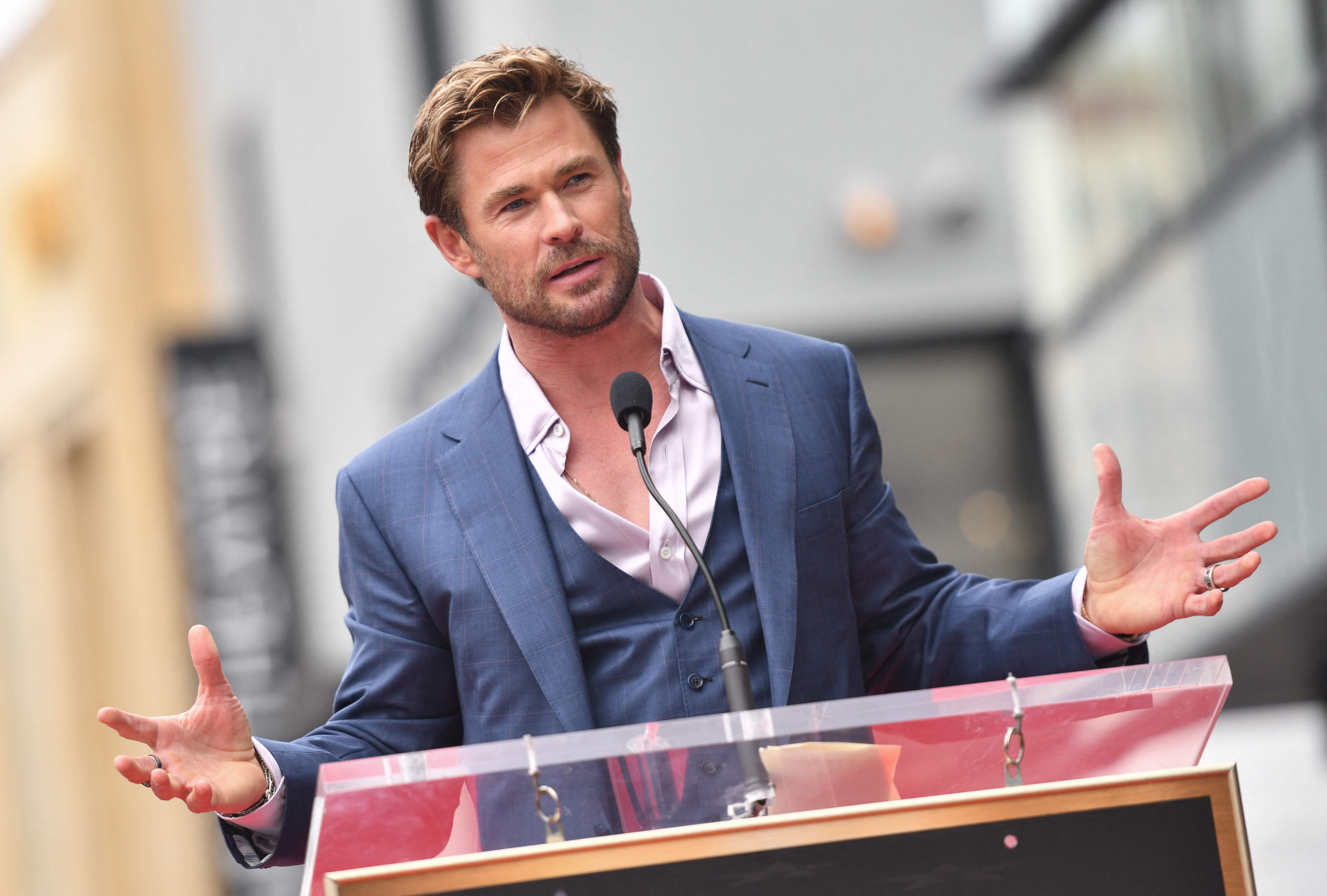 Chris Hemsworth recibió su estrella en el Paseo de la Fama de Hollywood
