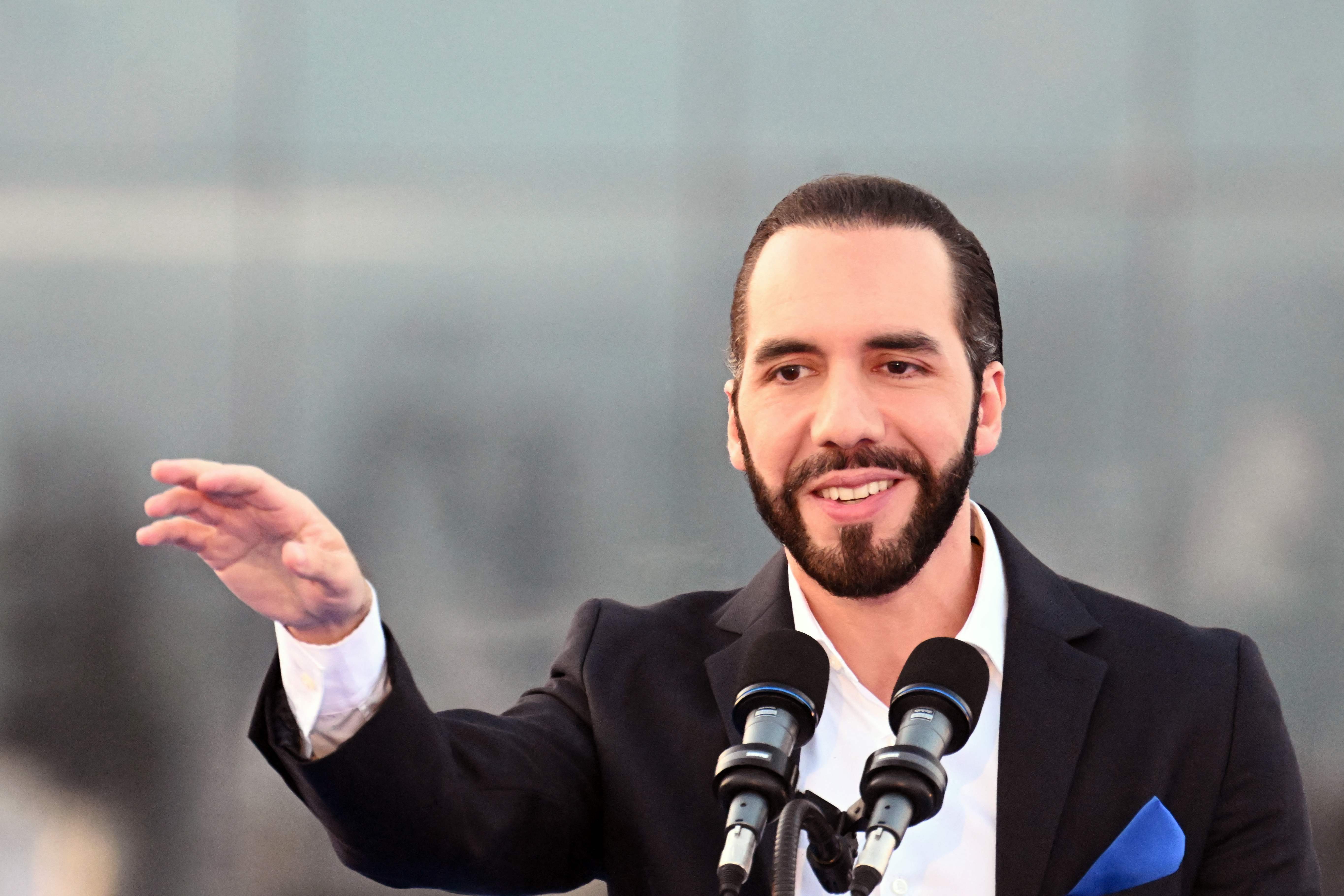 El partido Nuevas Ideas, del presidente de El Salvador, Nayib Bukele, fue denunciado este lunes por poca transparencia en el uso de fondos públicos. (Foto Prensa Libre: Marvin RECINOS / AFP)