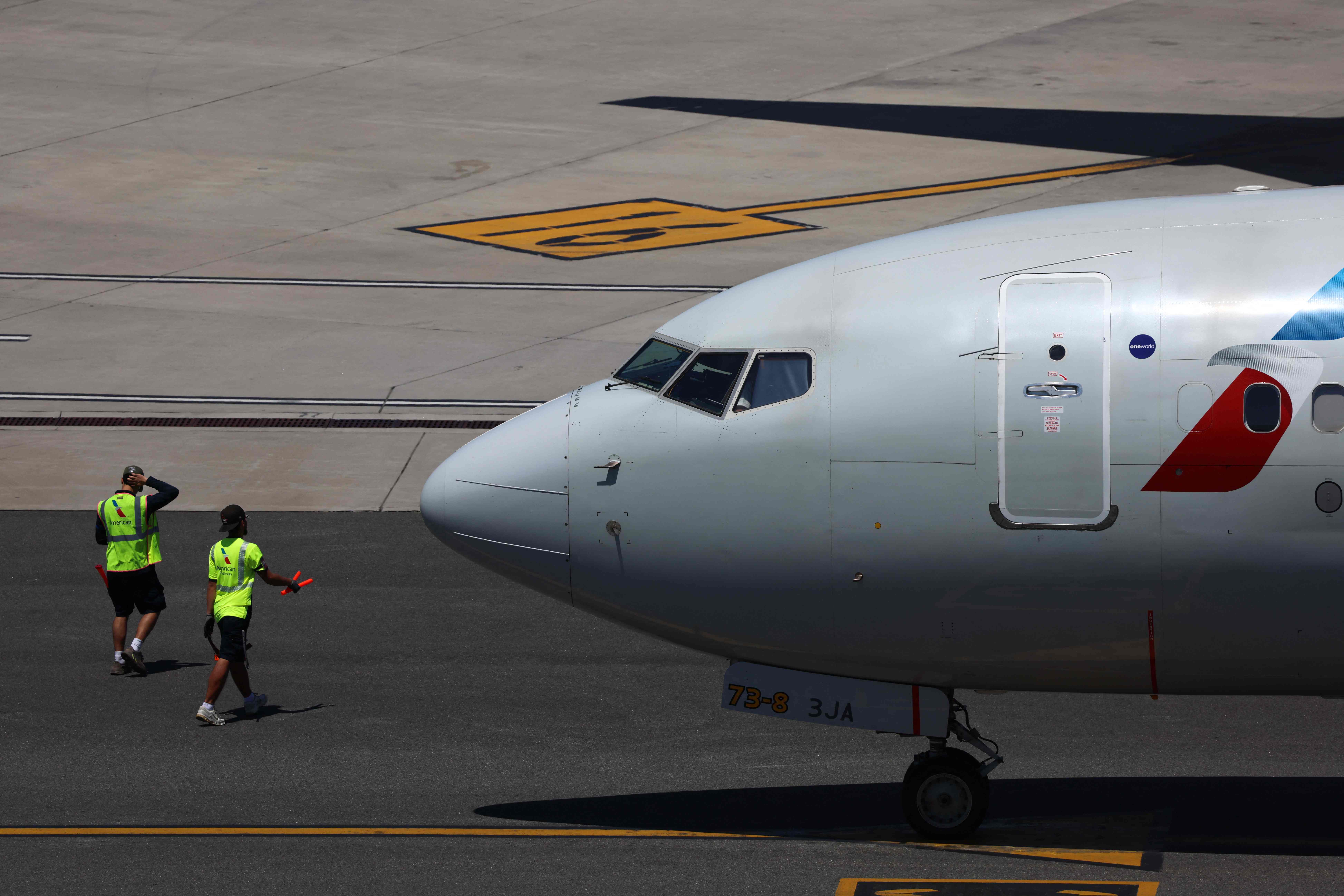 Un video muestra cómo un avión fue arrastrado por los fuertes vientos que azotaron el estado de Texas. (Foto Prensa Libre: Charly TRIBALLEAU / AFP)