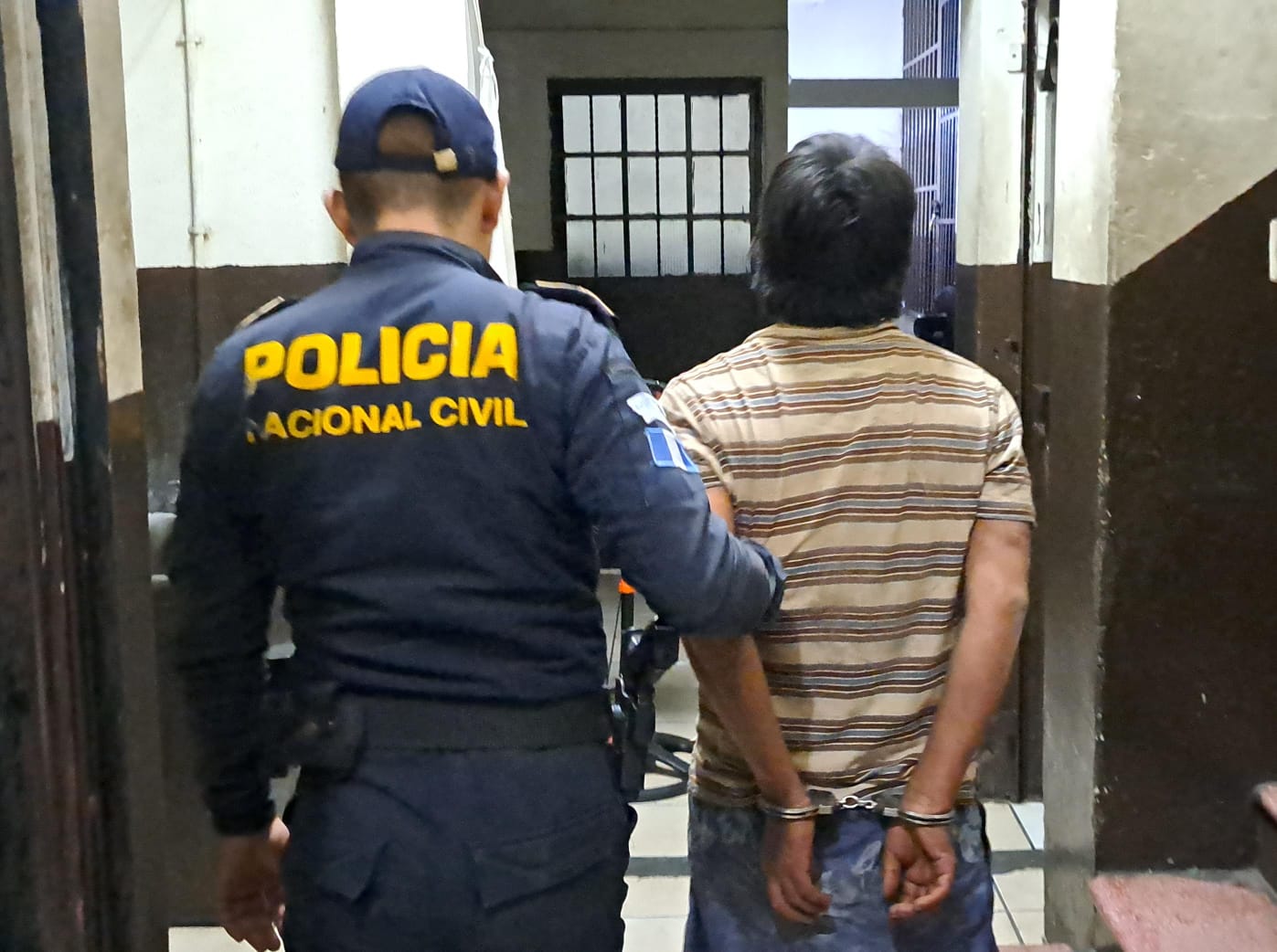 Un hombre fue aprehendido en Escuintla por el rapto de una menor. (Foto Prensa Libre: PNC)