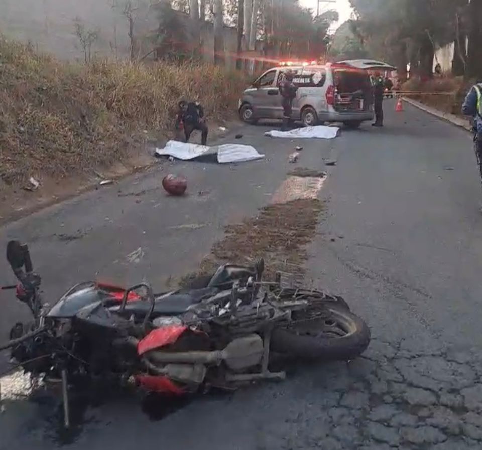 Un accidente de tránsito entre dos motocicletas dejó dos muertos en la ruta de Bárcenas, Villa Nueva. (Foto Prensa Libre: V. Chamalé)