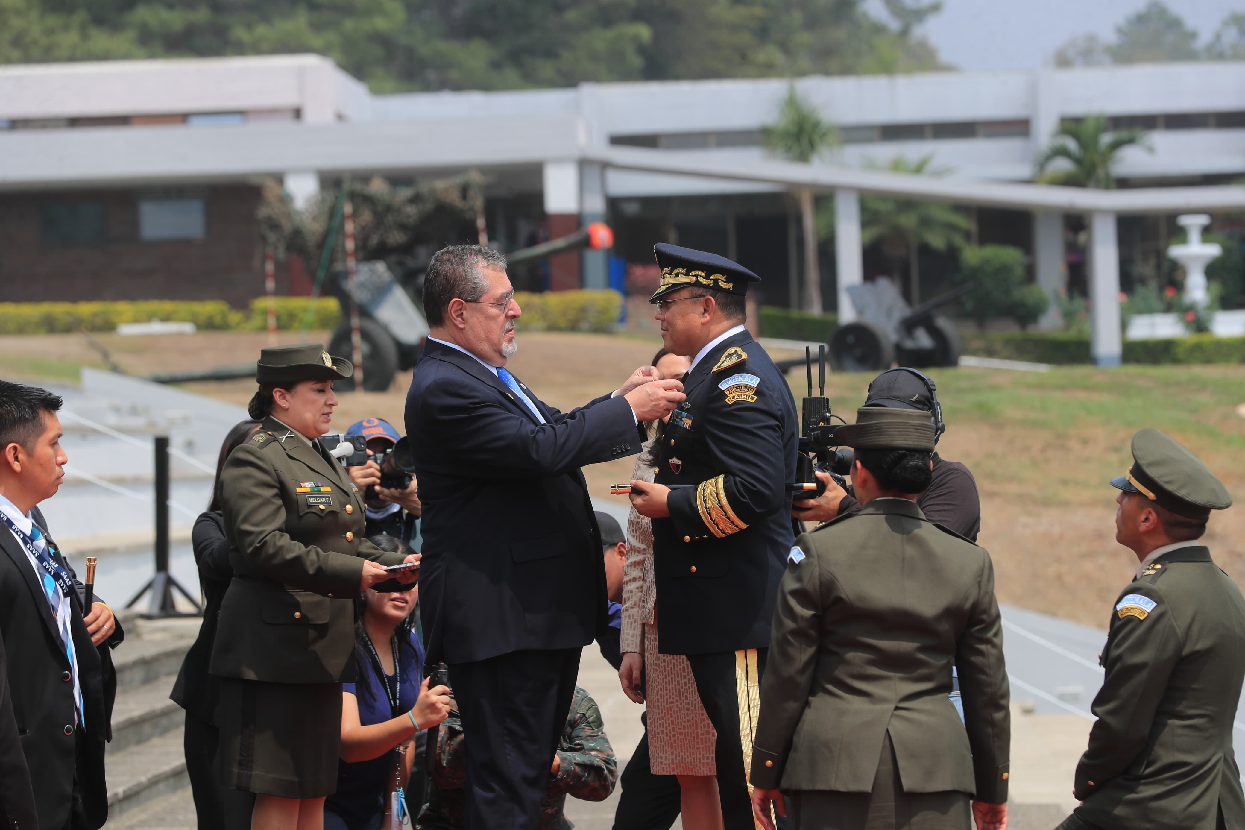 El presidente Bernardo Arévalo realizó algunas promociones en el Ejército de Guatemala. (Foto Prensa Libre: Óscar Vásquez)
