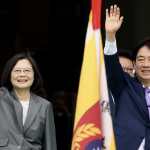 El nuevo presidente taiwanés, William Lai (derecha), junto a la ahora expresidenta Tsai Ing-wen (Foto Prensa Libre: EFE)