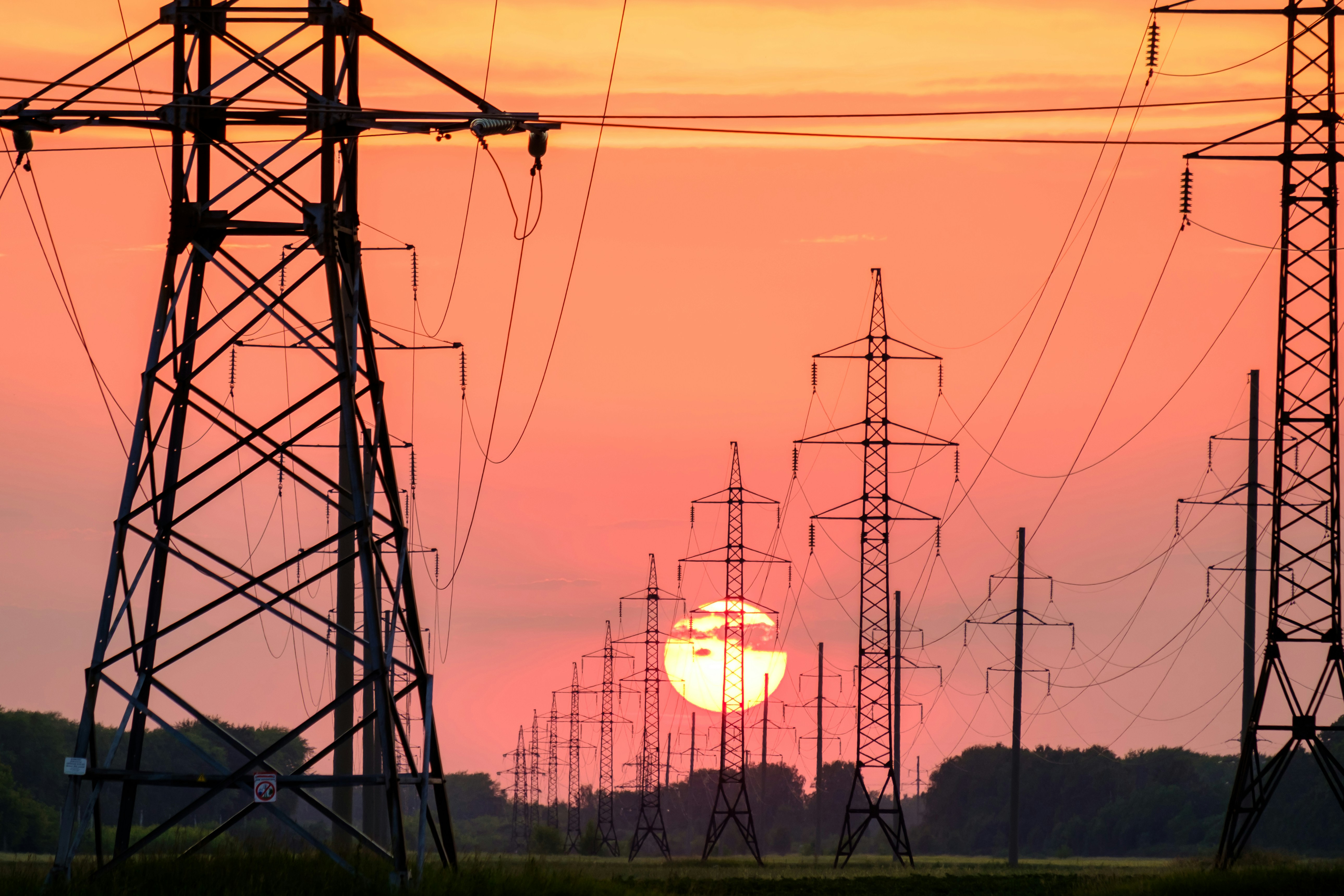 El gasto en energía eléctrica será menor para quienes consuman menos de 100 kilovatios, según anunció Bernardo Arévalo. (Foto Prensa Libre: Unsplash)