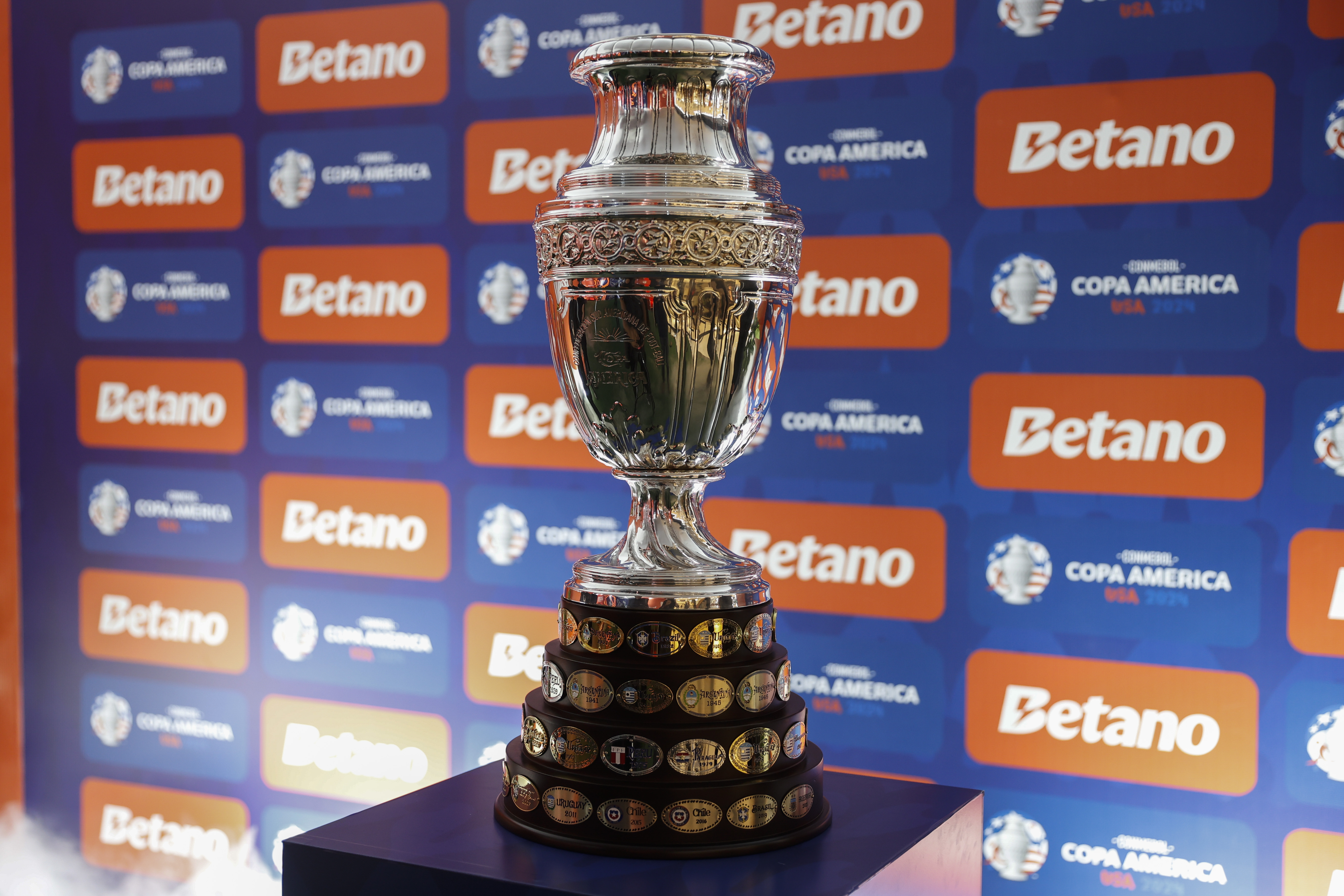 El trofeo que levantará el equipo campeón el 14 de julio del 2024.