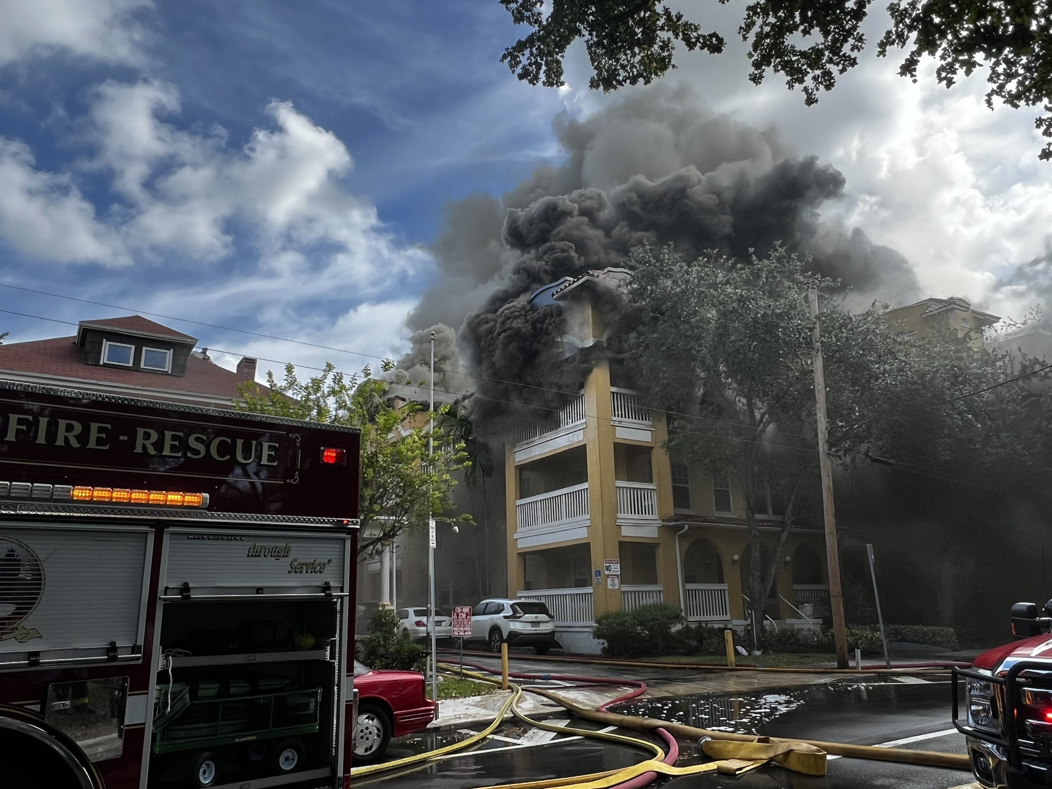 Incendio en edificio en Miami