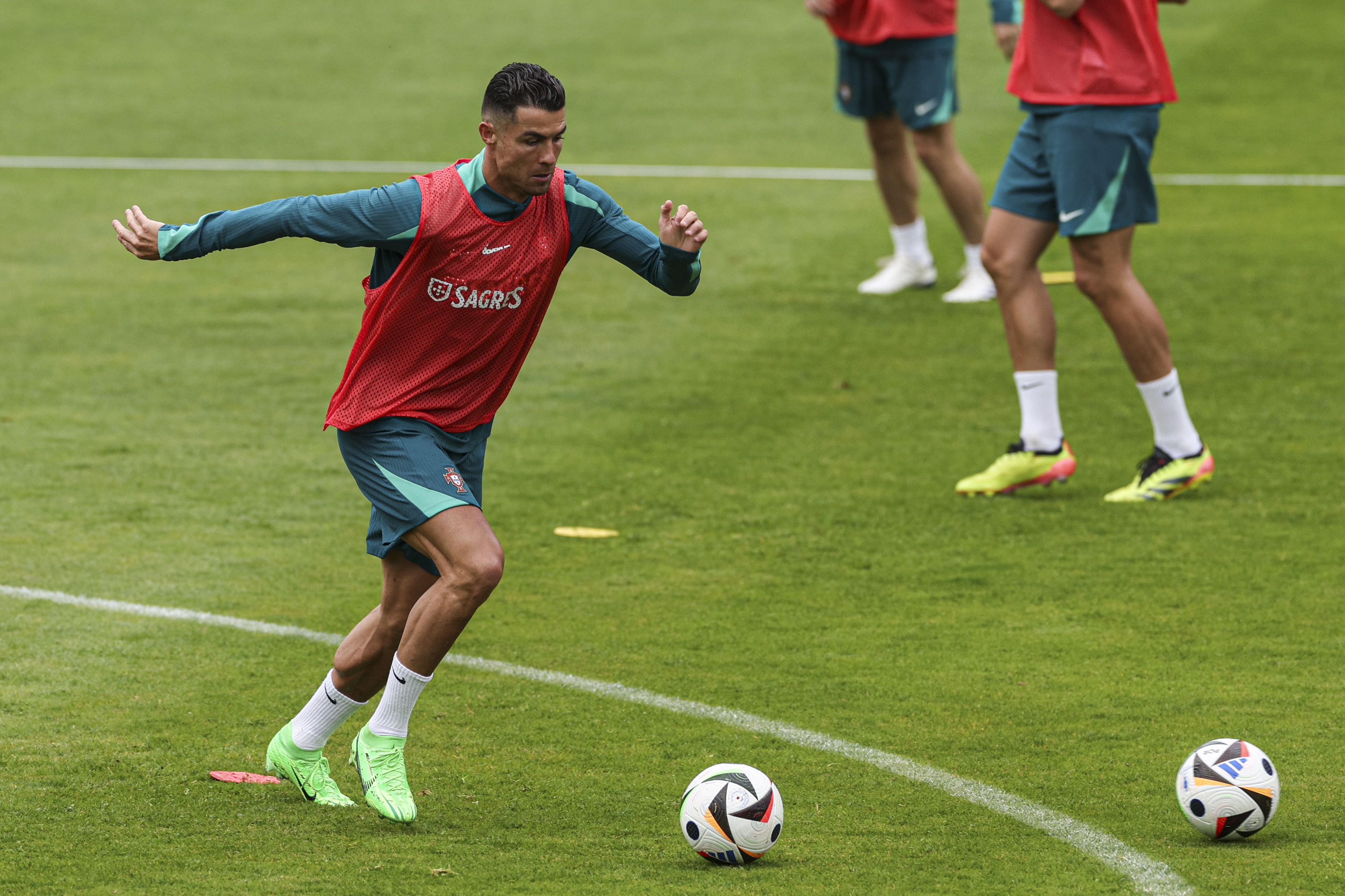 Cristiano Ronaldo en el entrenamiento previo al partido de la Eurocopa 2024.
