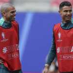 Los jugadores Portugal Pepe y Cristiano Ronaldo durante una sesión de entrenamiento.