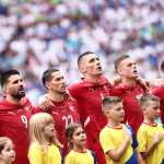 Los jugadores de Serbia entonan su himno en el Allianz Arena de Múnich.