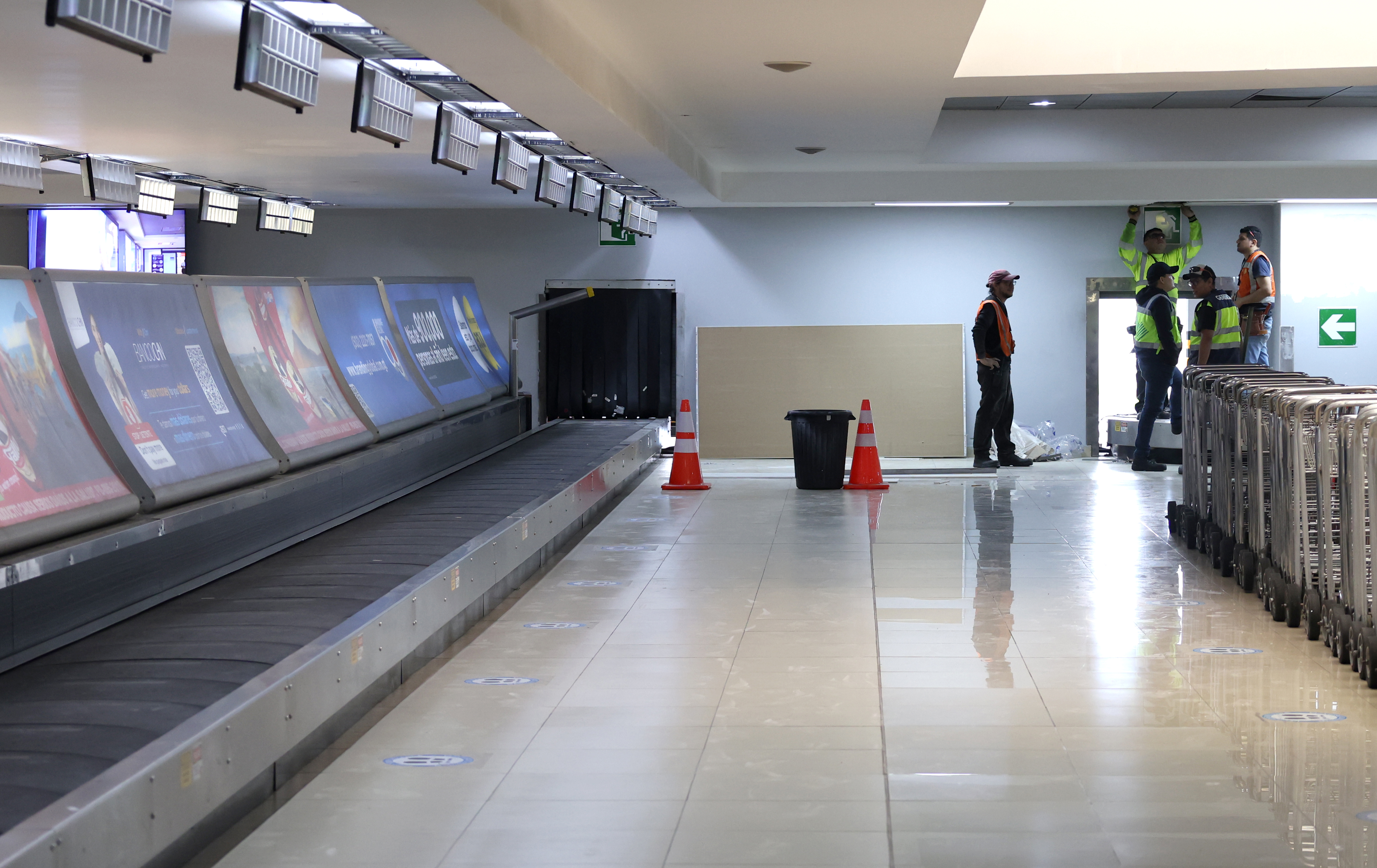 Dos empresas controlan los espacios de publicidad en el aeropuerto La Aurora sin pagar renta a la administración de la terminal aérea. (Foto Prensa Libre: Hemeroteca PL)