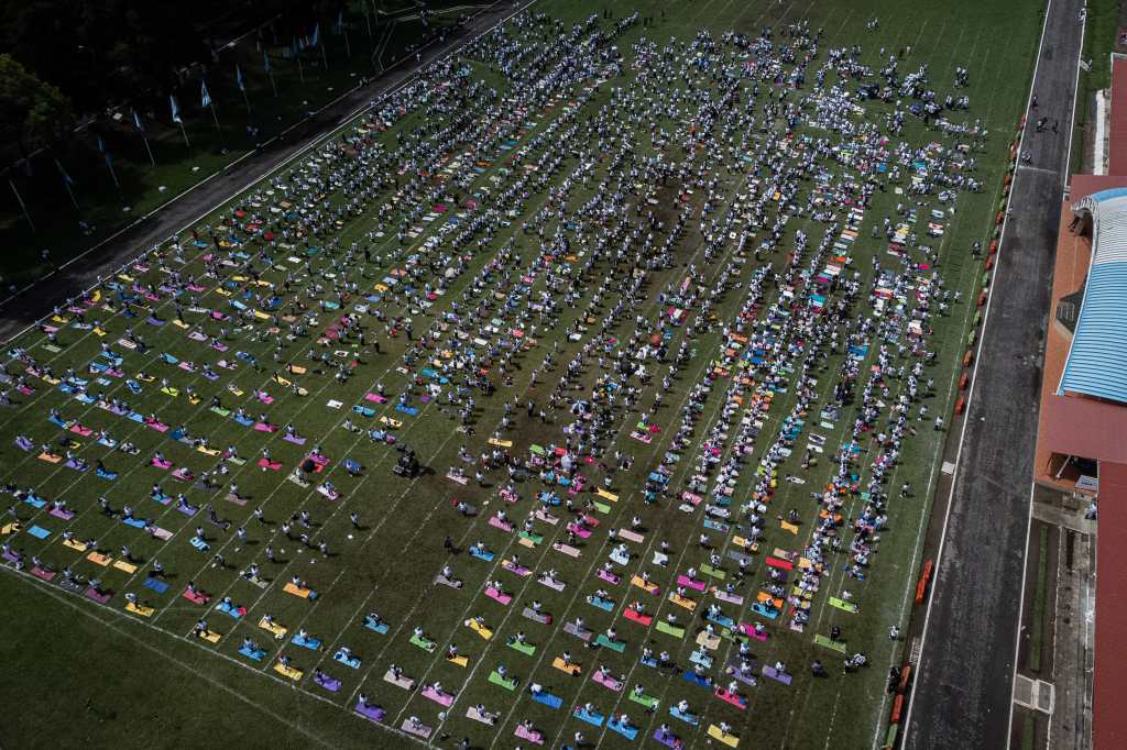 Guatemala celebra el Día Internacional del Yoga con una sesión de 7.000 personas