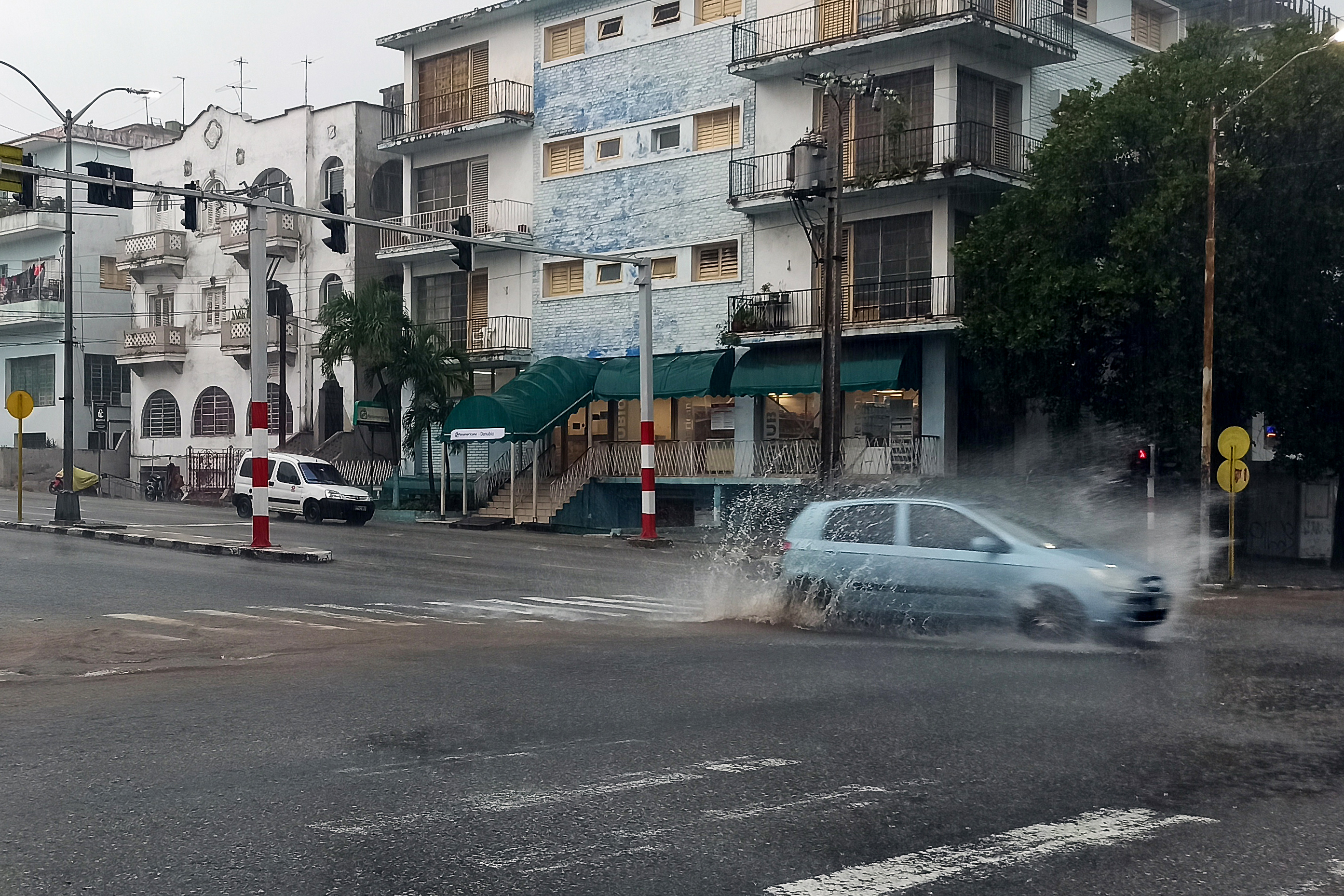 El Insivumeh informa el acercamiento y paso de la onda del Este nÃºmero 13 durante el lunes 22 y martes 23 de julio lo que podrÃ­a causar lluvias y ambiente hÃºmedo. Imagen ilustrativa. (Foto Prensa Libre: EFE/ Ernesto Mastrascusa)