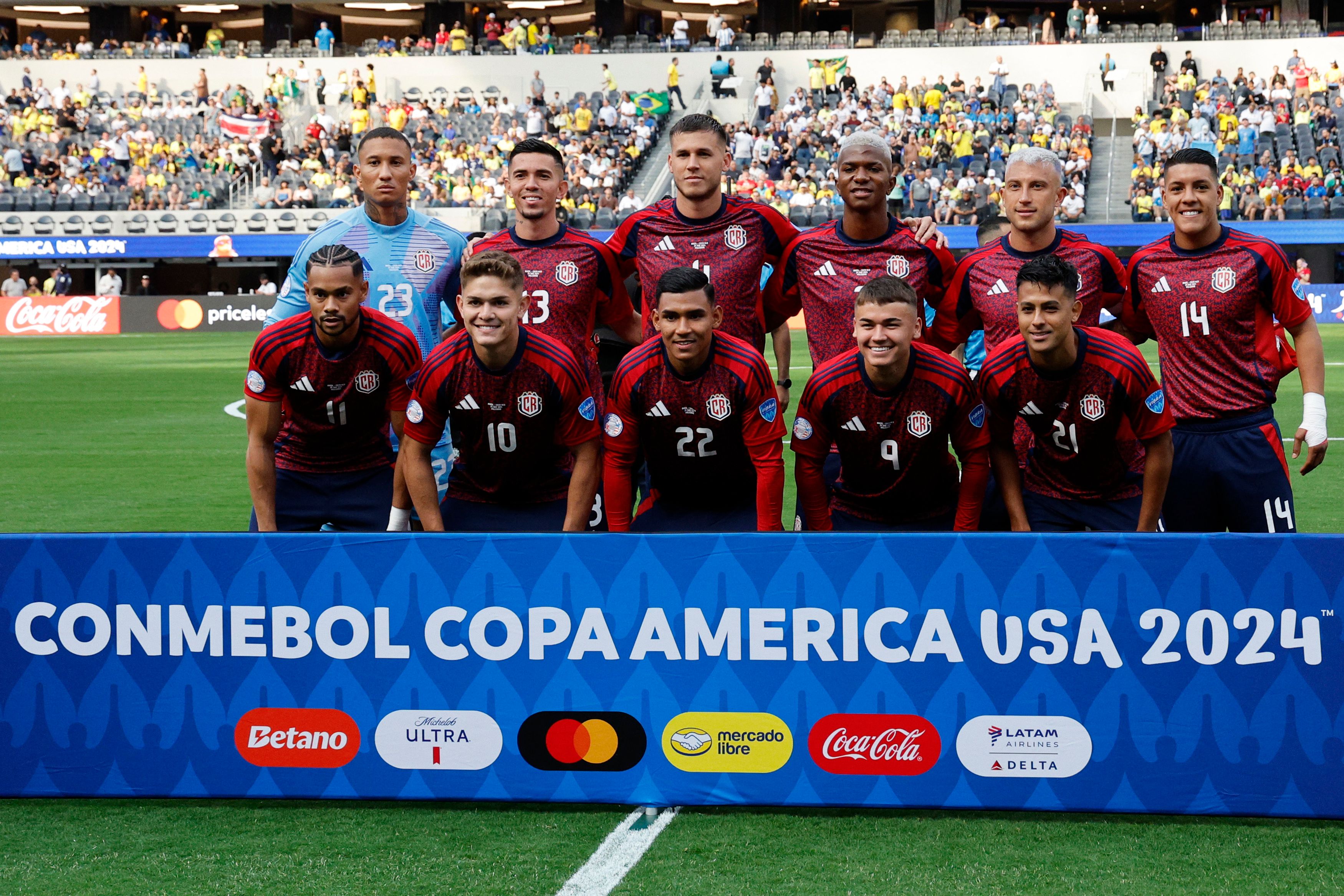 La Selección de Costa Rica previo al partido frente a Brasil.