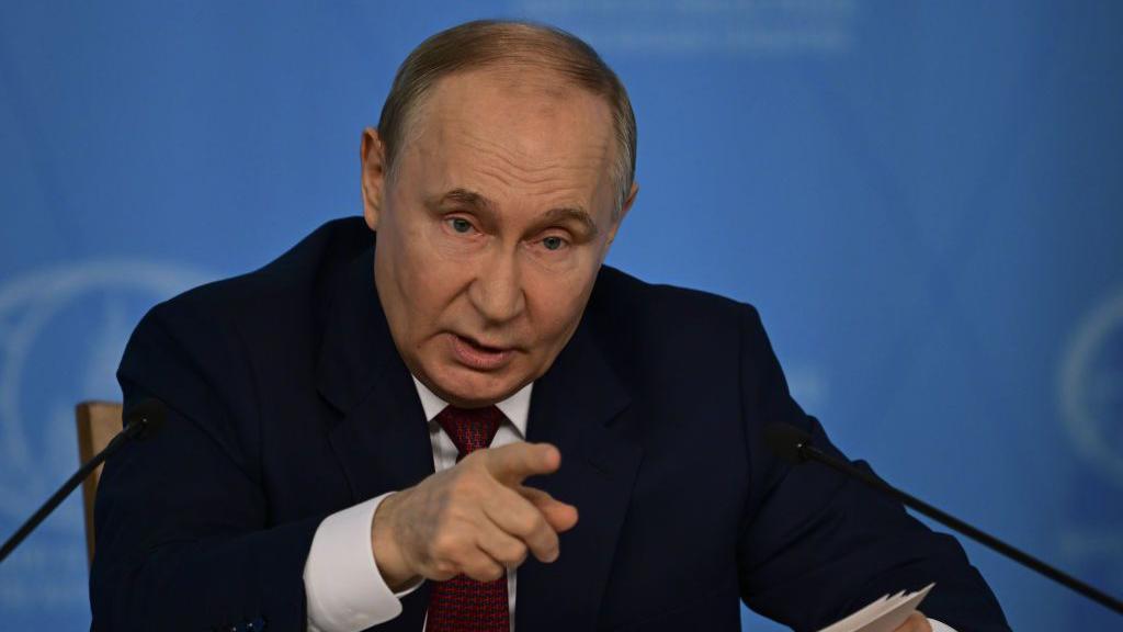 Putin presentó sus condiciones para el fin de la guerra en una reunión con embajadores rusos en Moscú. GETTY IMAGES