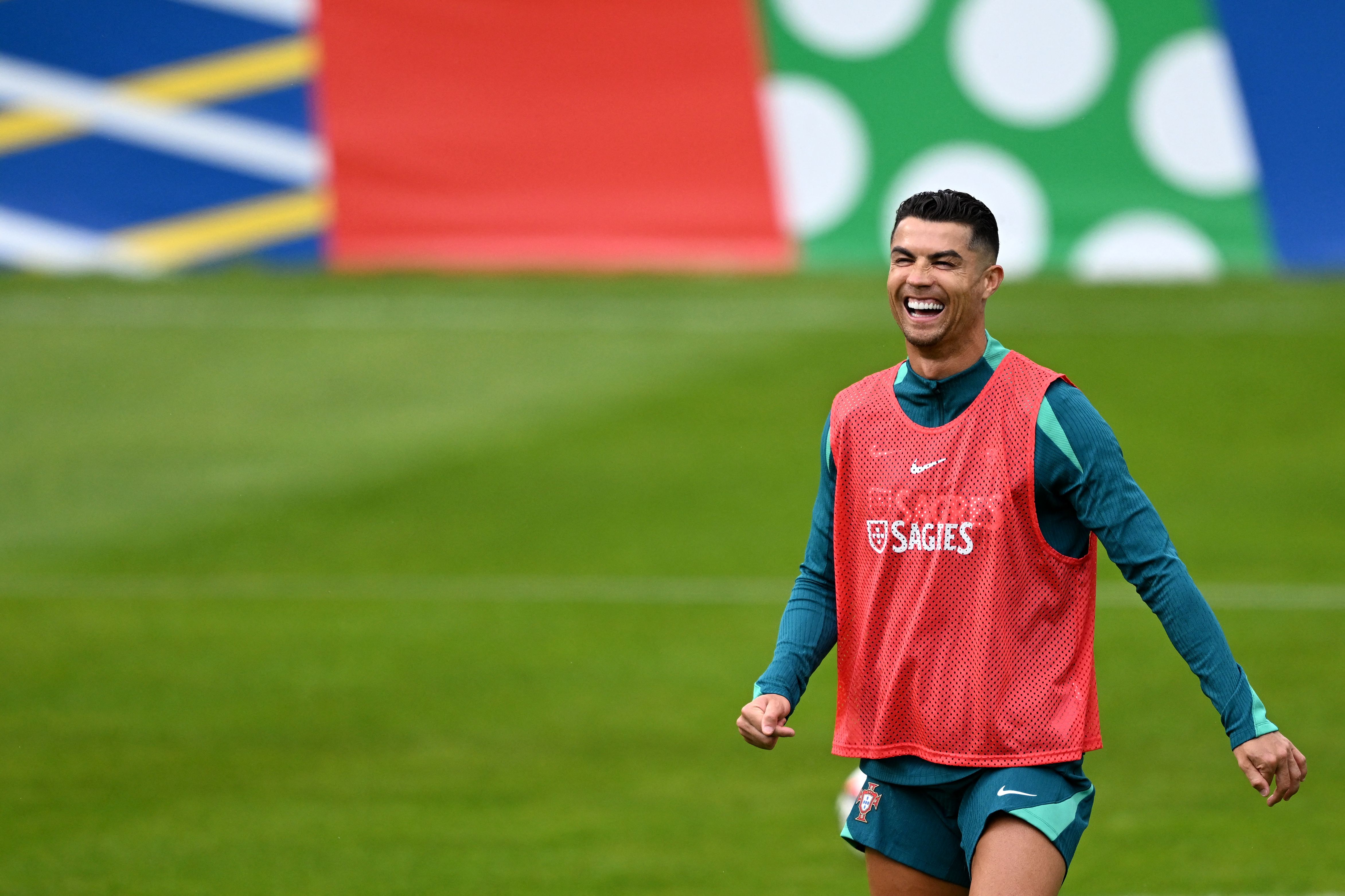 Cristiano Ronaldo durante una practica con la Selección de Portugal previo a su debut en la Eurocopa 2024.