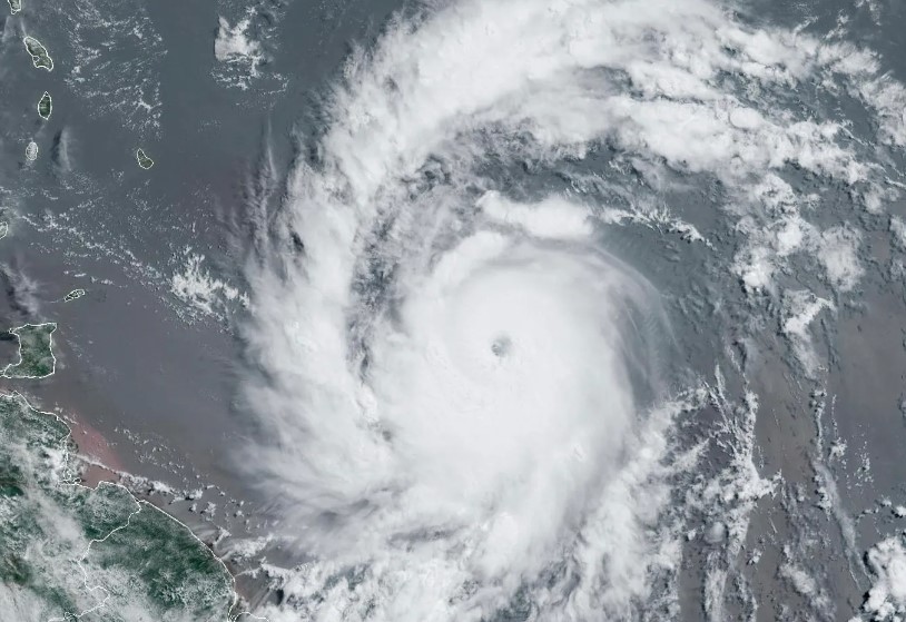 Islas caribeñas están en alerta por potente huracán. (Foto Prensa Libre: AFP)
