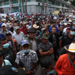 Veteranos militares bloquean carreteras en Guatemala este 26 de junio. (Foto de referencia. HemerotecaPL: Juan Diego González)