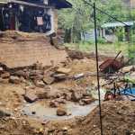 Dos personas fallecieron soterradas en Sacapulas, Quiché, al colapsar una pared de su vivienda. (Foto, Prensa Libre: Cruz Roja).