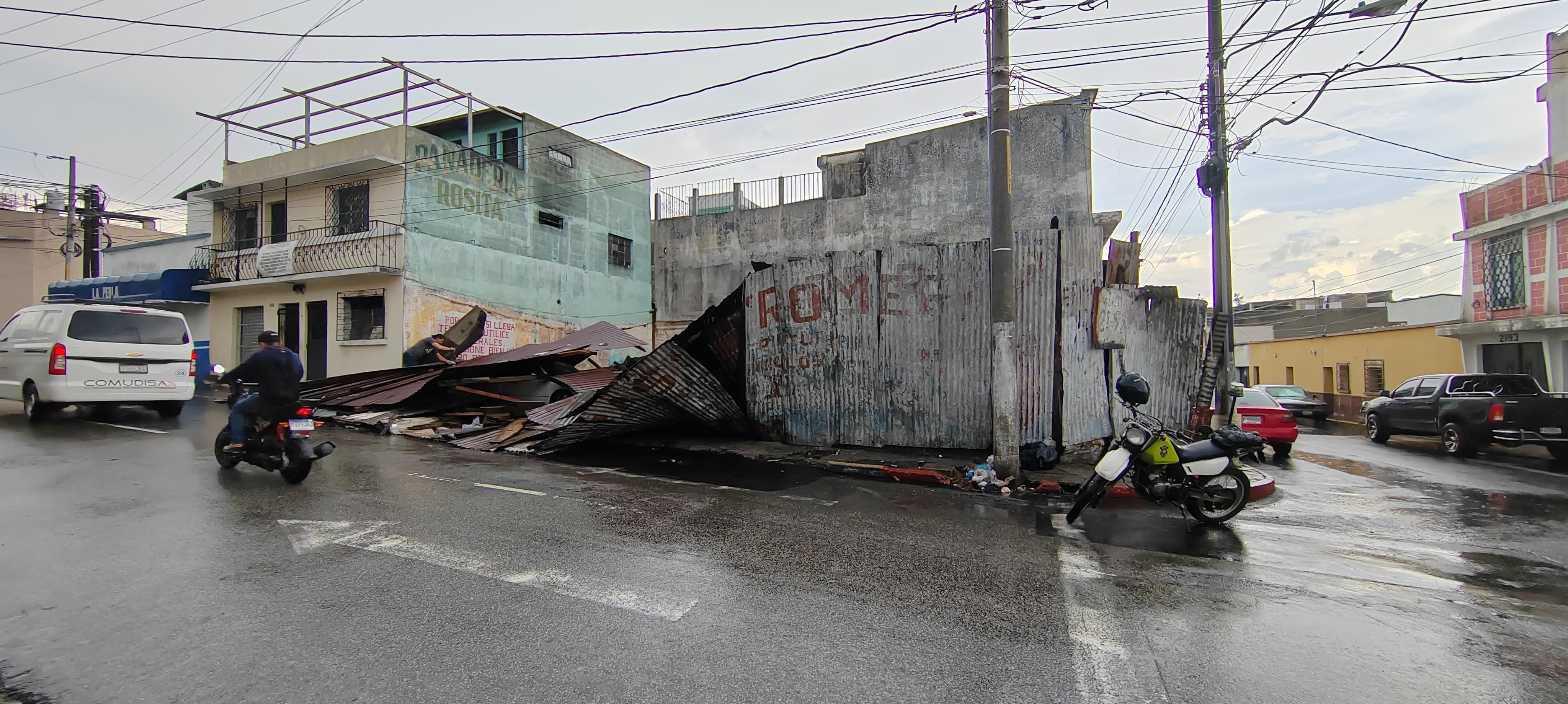 La temporada de lluvia 2024 ha dejado daños en la red vial e infraestructura pública durante su comienzo. (Foto Prensa Libre: B. Baiza)