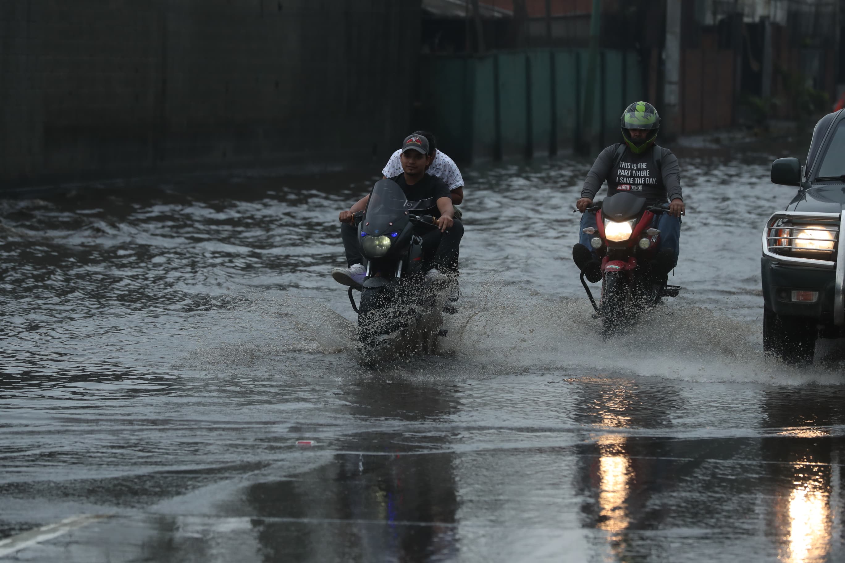 La lluvia continuará afectando el territorio nacional este 24 de junio, según la previsión del Insivumeh. (Foto Prensa Libre: E. García)