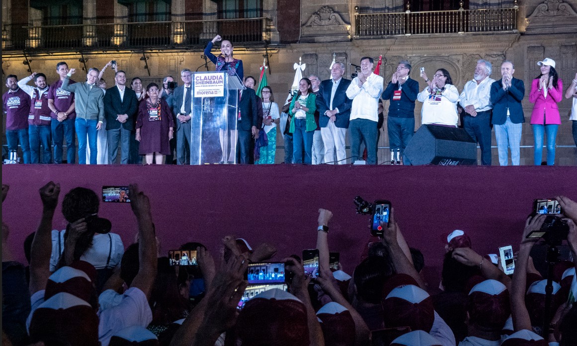 Claudia Sheinbaum celebra su victoria electoral el lunes recién pasado. Ganó la presidencia de México con el mayor número de votos de la historia reciente. (Foto Prensa Libre: Cesar Rodriguez/ The New York Times)
