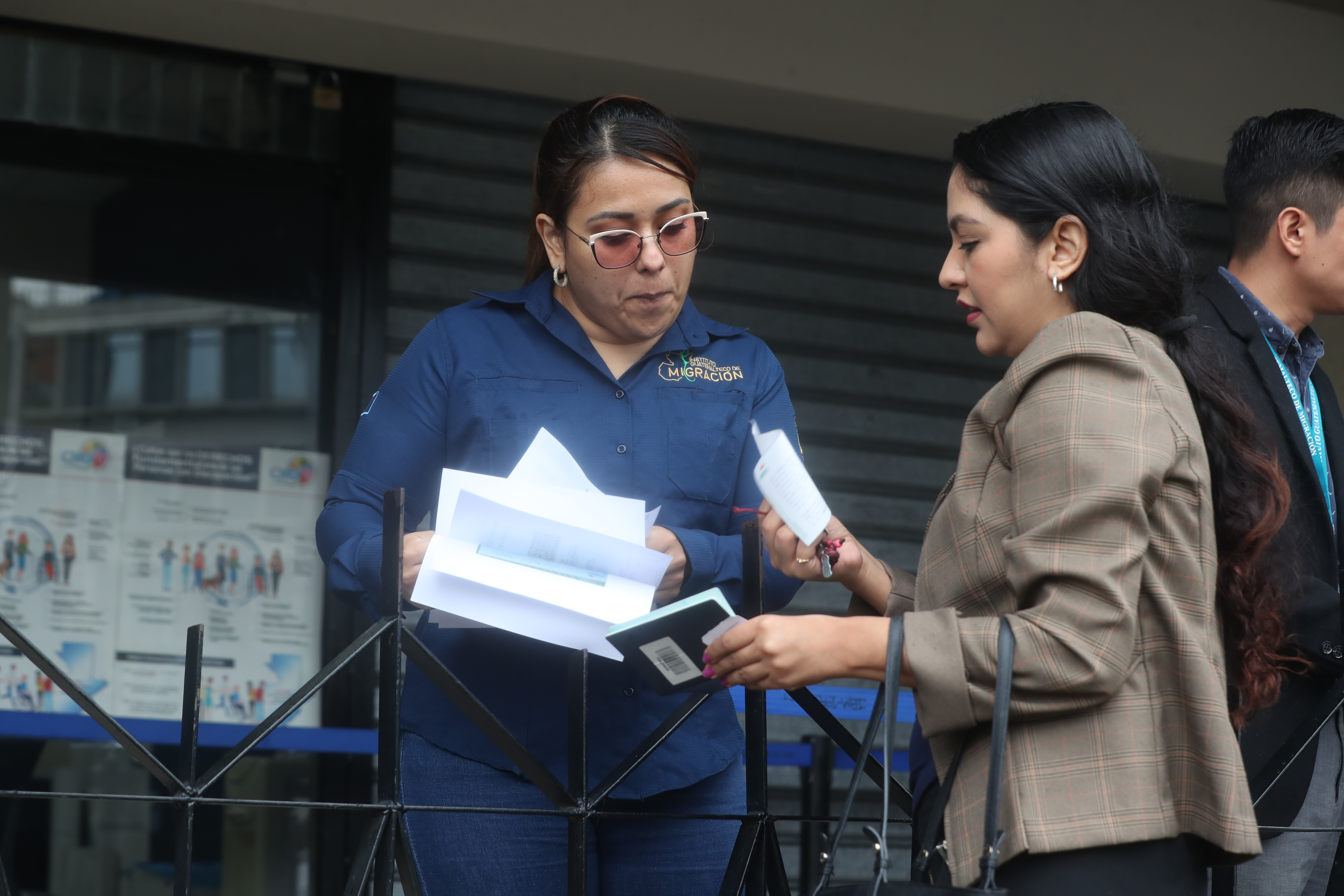 El Instituto Guatemalteco de Migración ofrece dos opciones para quienes necesiten mantener su pasaporte vigente: renovar el documento o solicitar la extensión del que ya tienen. (Foto, Prensa Libre: Juan Diego González)