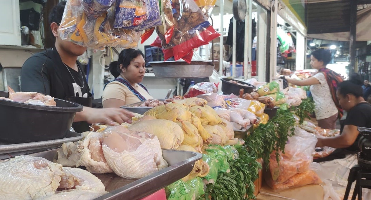 Precios del pollo han estado variables según monitoreos de entidades. (Foto, Prensa Libre: Hemeroteca PL).