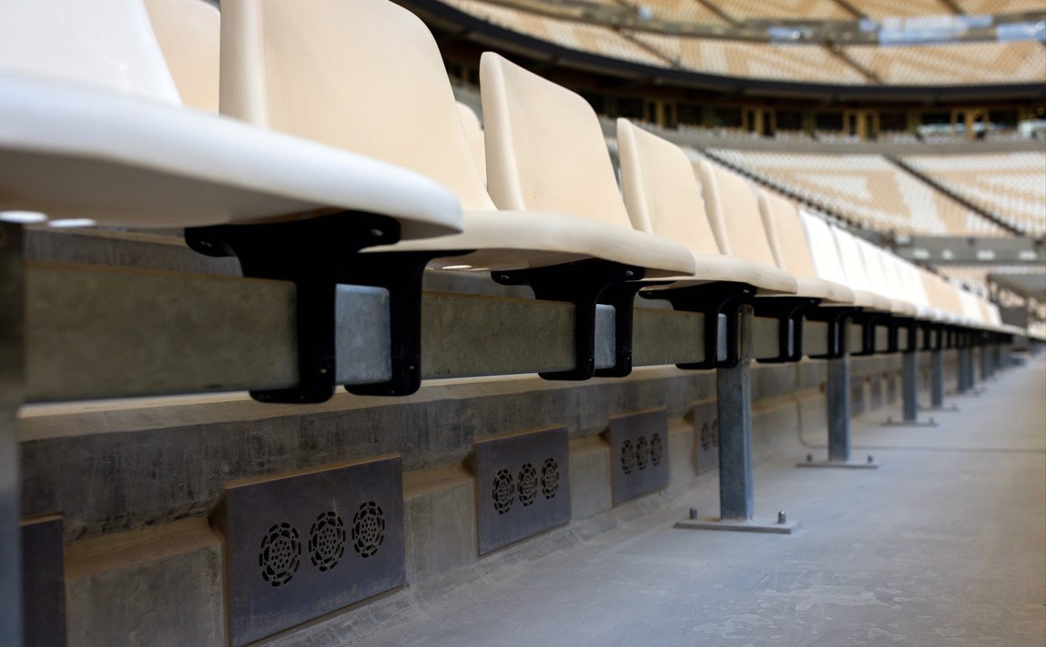 Ventilación individual para enfriar debajo de cada asiento en el estadio de Lusail, Catar, el 13 de junio de 2022. (Tasneem Alsultan/The New York Times)