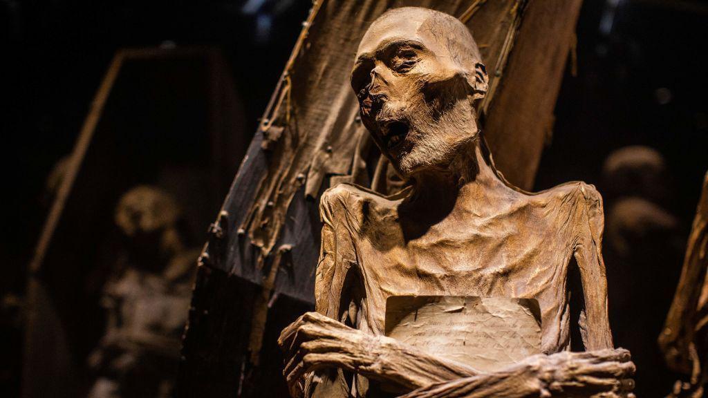 El Museo de las Momias de Guanajuato comenzó de forma clandestina en el Siglo XIX. Conserva 117 cuerpos que se momificaron de forma natural. (Foto: Getty Images)
